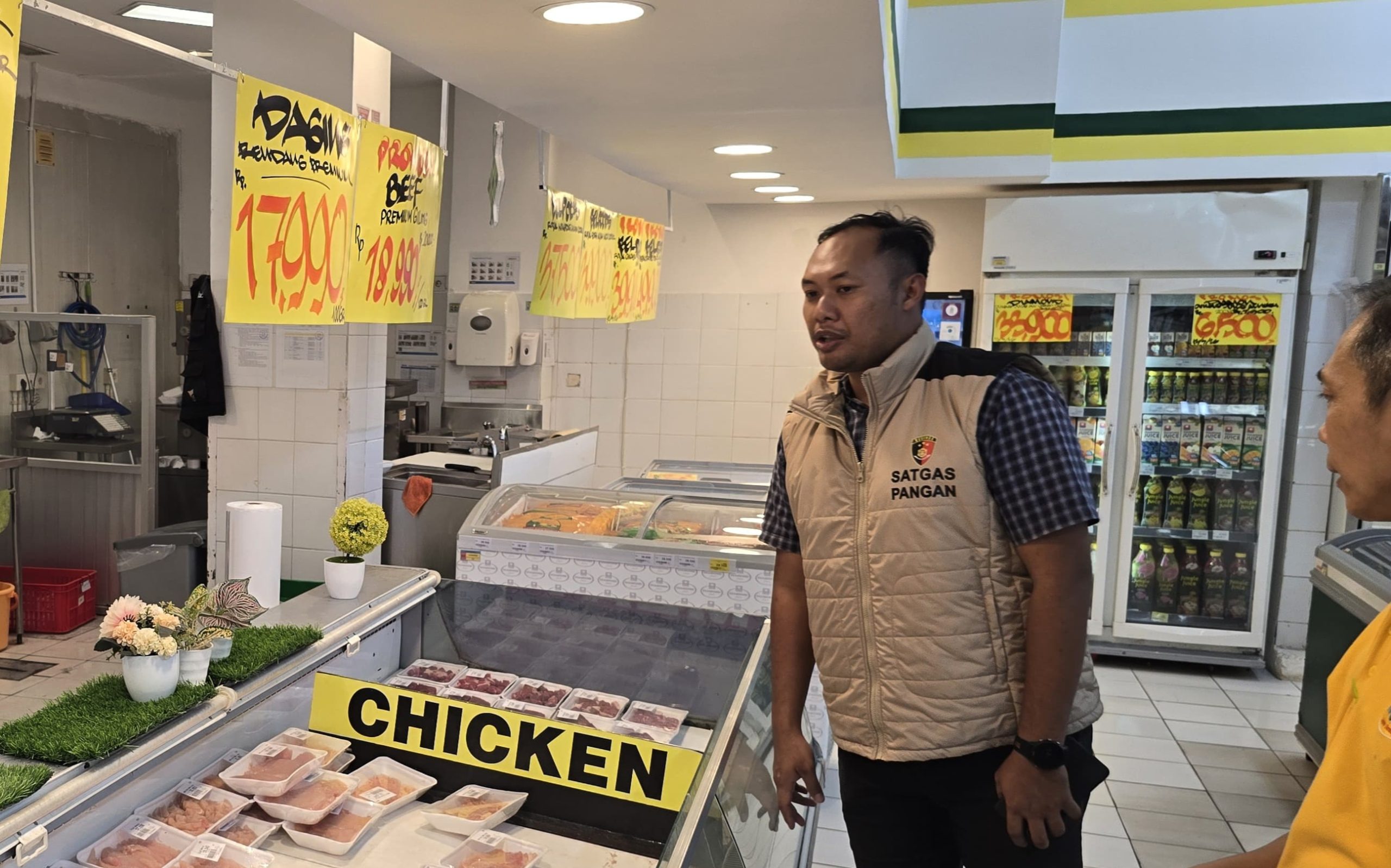 Satgas Pangan Polda Kalsel Lakukan Pengecekan Bapokting di Hypermart Banjarmasin Saat Idul Fitri 1447 H