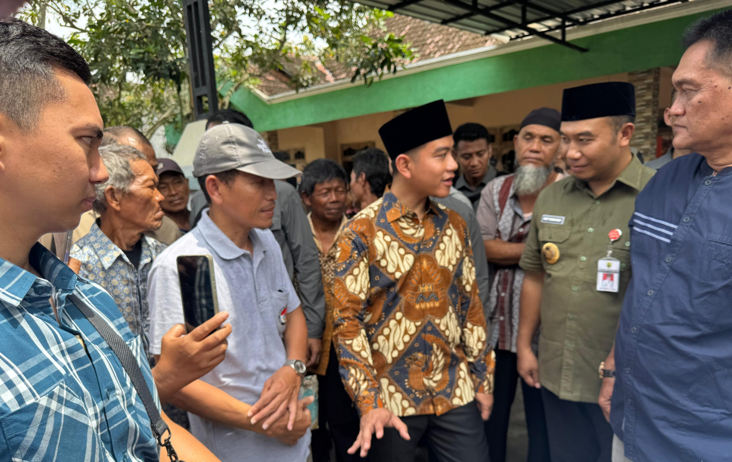 Wapres Tinjau Hasil Proyek Pengaspalan Jalan di Sragen