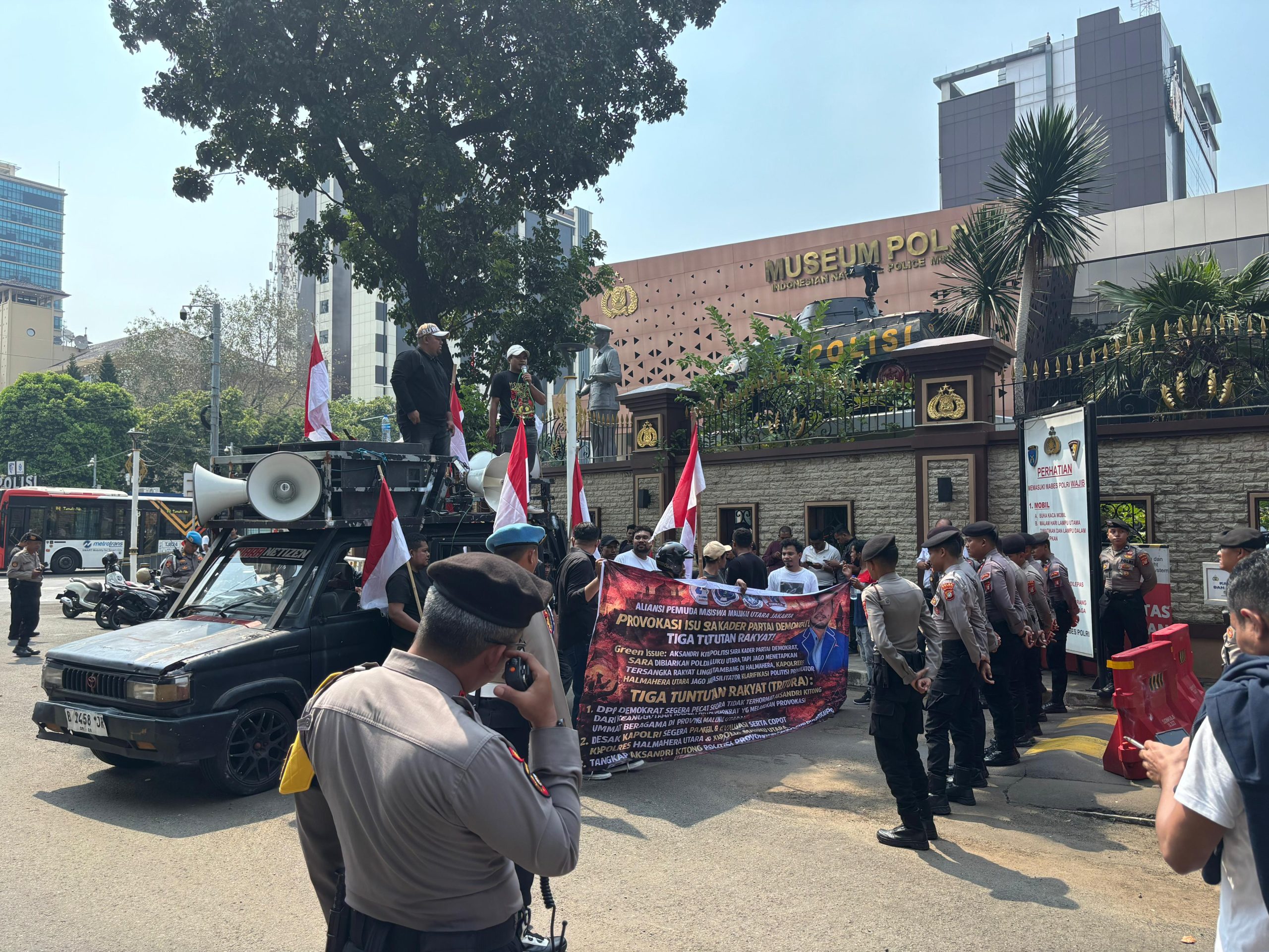 “Seruan ‘Baku Bunuh’ Berujung Demo! Mahasiswa Minta Demokrat Copot Aksandri Kitong !!