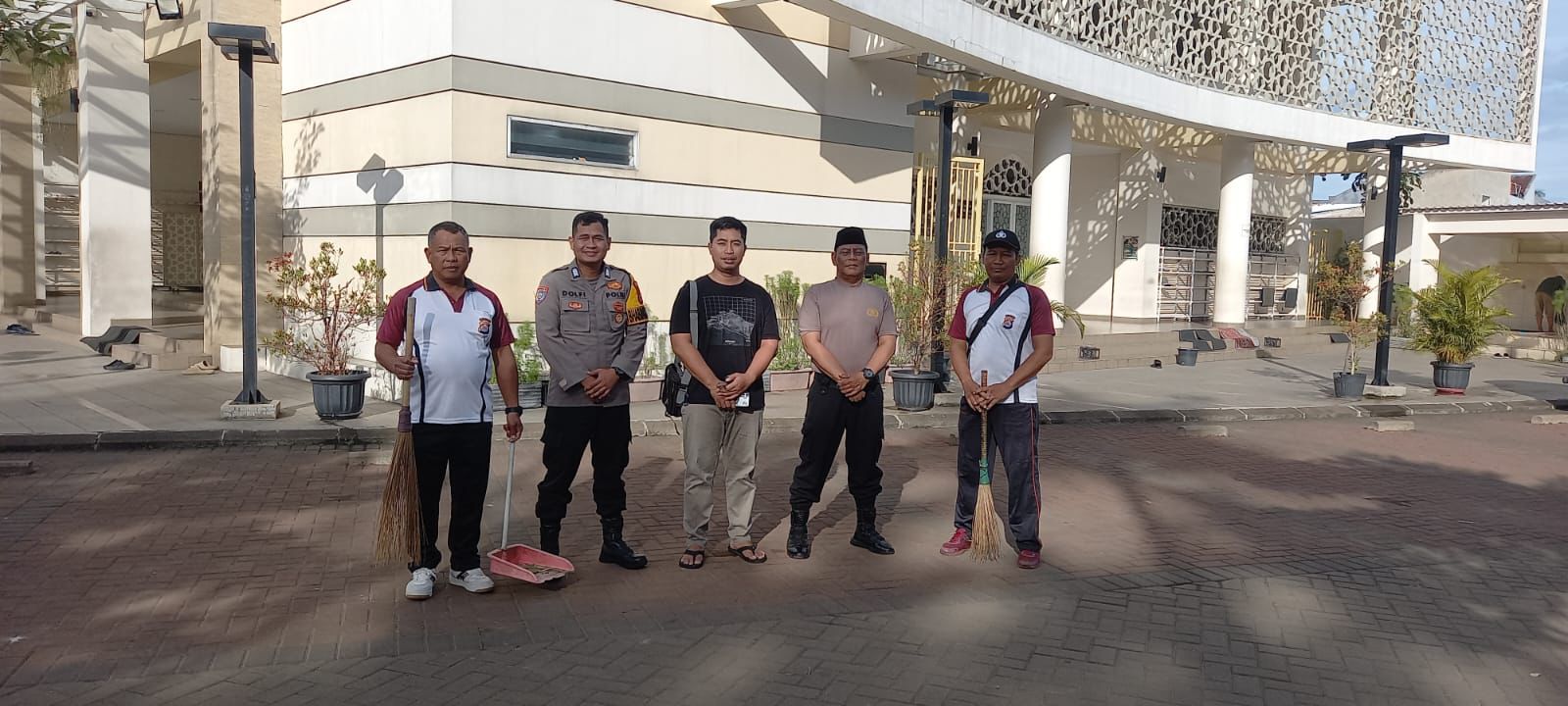 Polsek Tigaraksa Polresta Tangerang Gelar Korvei Gerakan Asri di Masjid Ismatul Hasanah