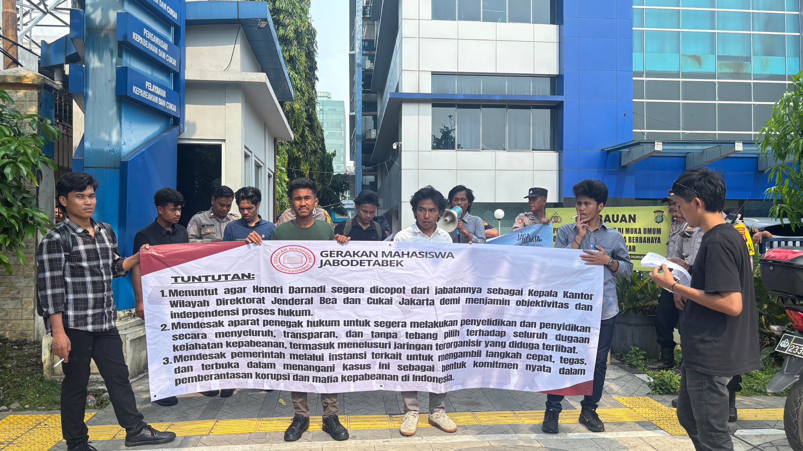 Mahasiswa Desak Investigasi Dugaan Mafia Kepabeanan, Nama Hendri Darnadi Ikut Disorot