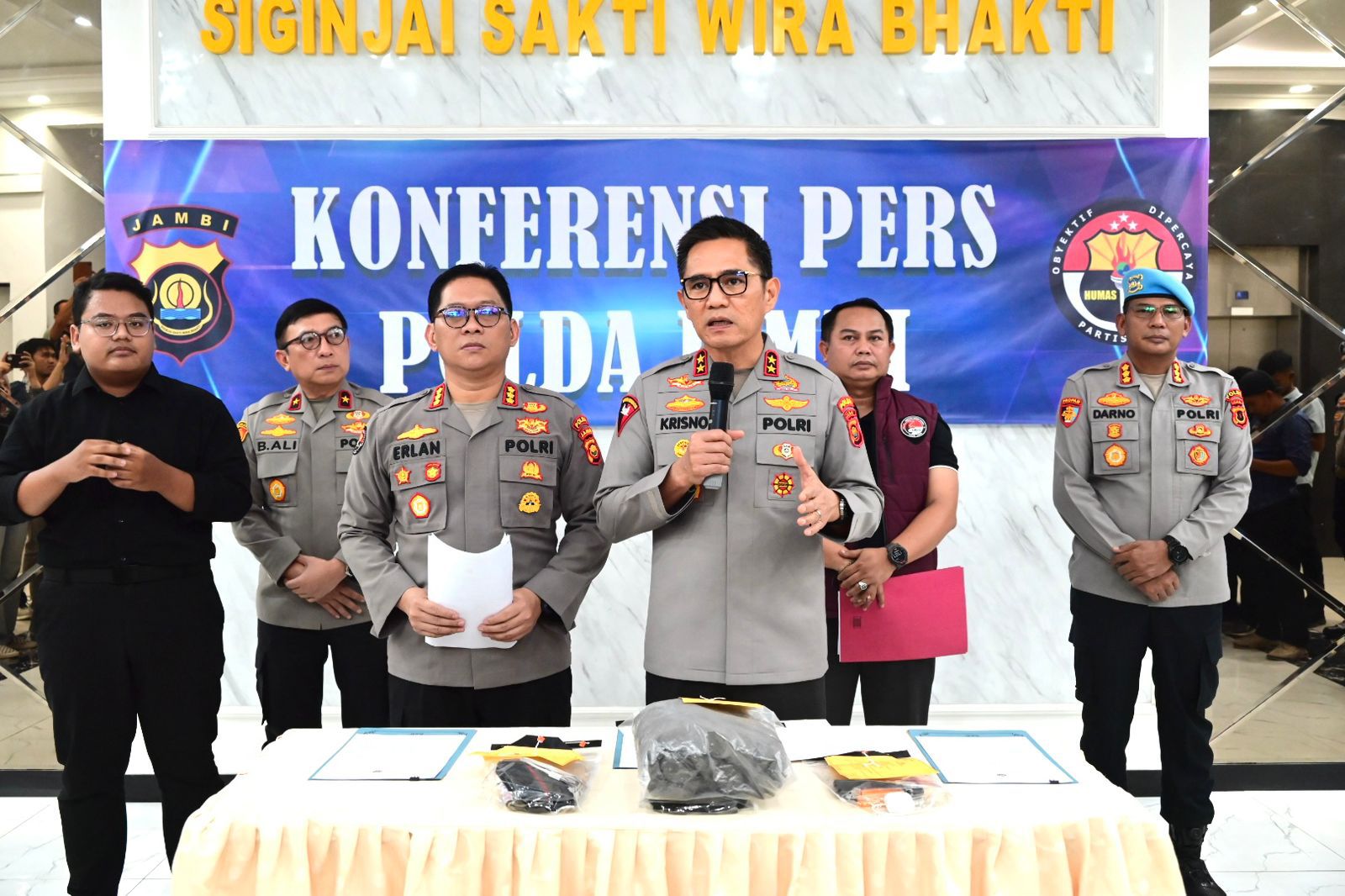 Polda Jambi Gelar Konferensi Pers, DPO Narkotika Berhasil Ditangkap di Tanjung Jabung Barat