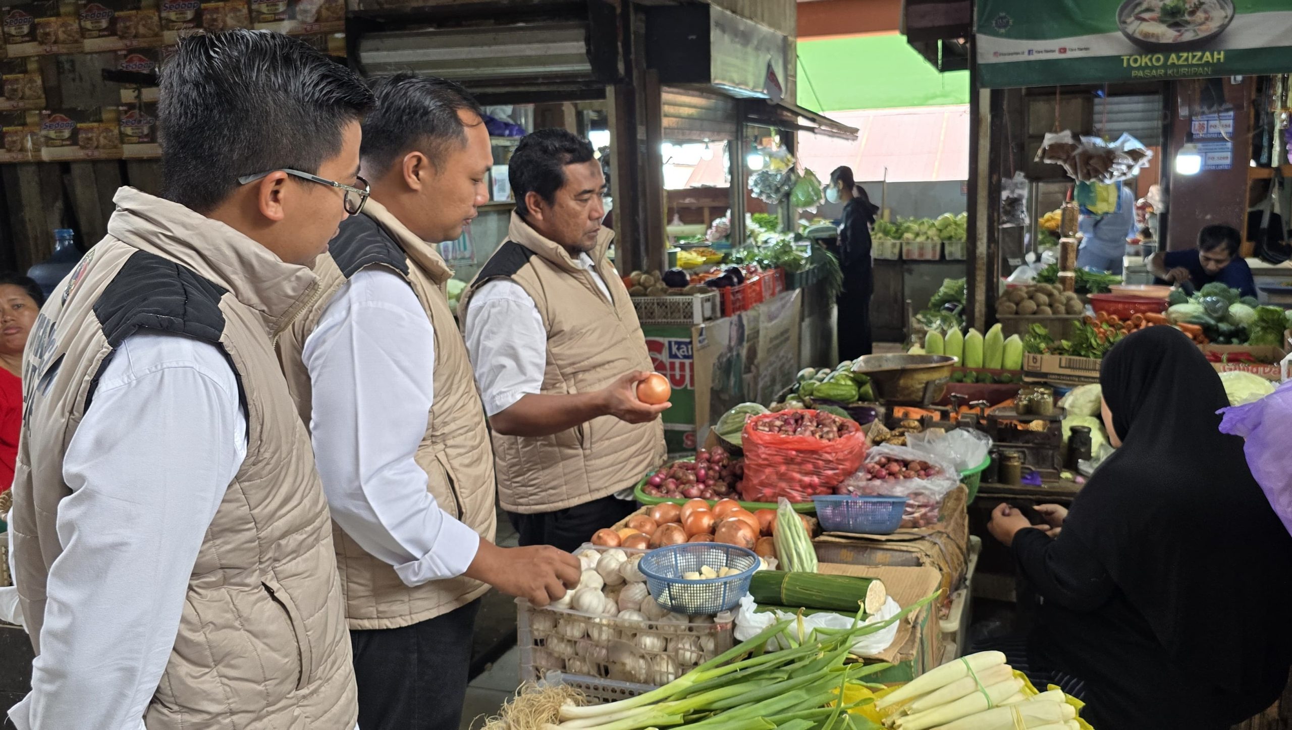 Pengecekan Rutin di Pasar Kuripan, Tim Satgas Pangan Polda Kalsel Pastikan Stok dan Harga Pangan Aman