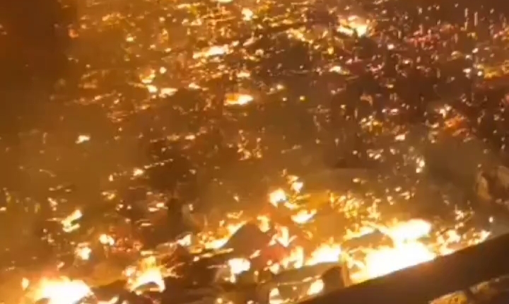 Kebakaran Hebat di Desa Air Sandakan, 1.000 Rumah Hangus dan Ribuan Warga Mengungsi