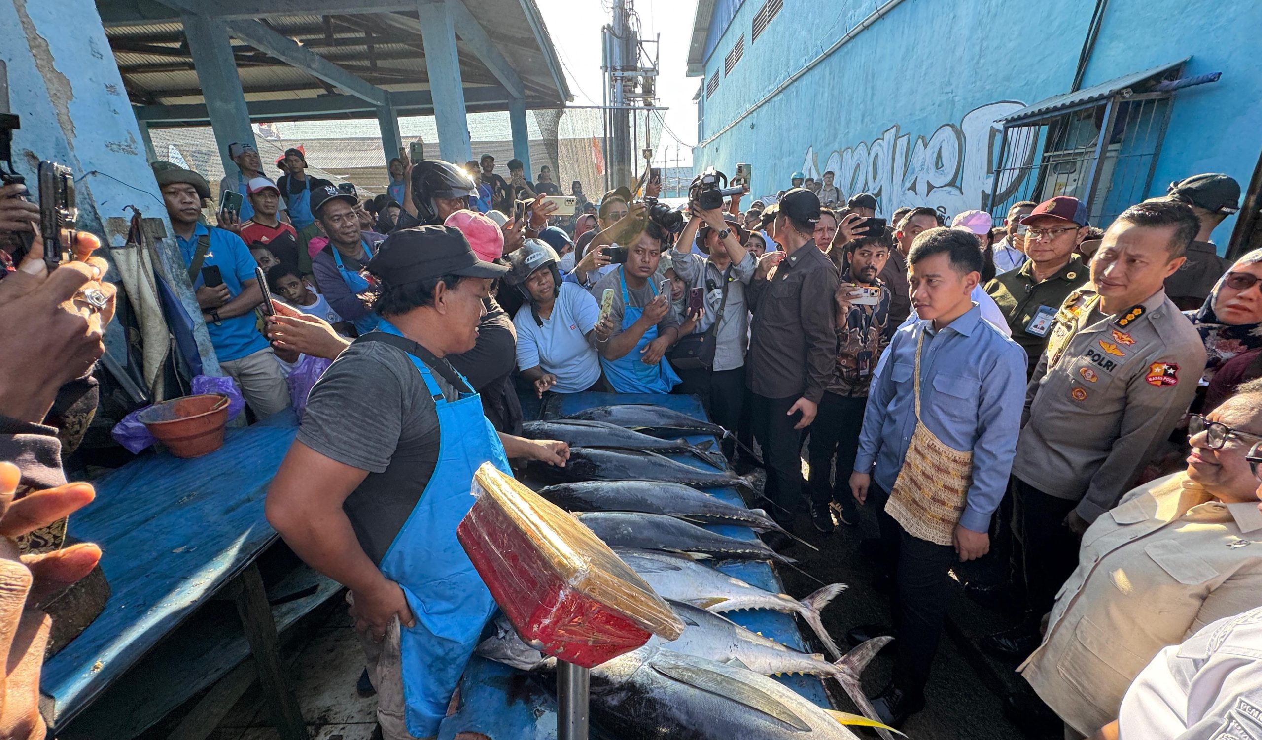 Tinjau Pelabuhan dan Pasar Ikan Klademak Sorong, Wapres Gibran Dorong Peningkatan Infrastruktur dan Kesejahteraan Nelayan