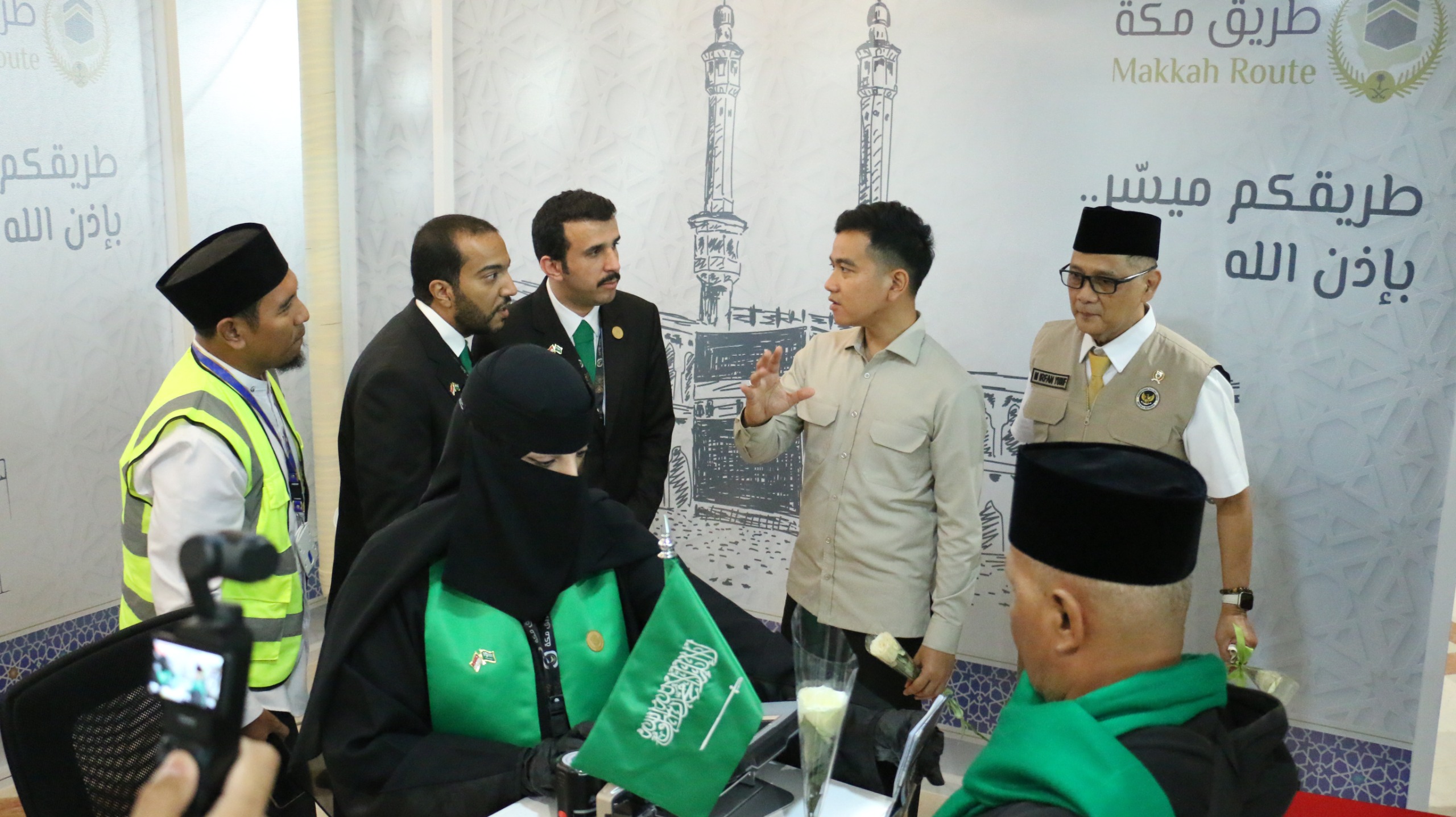Pastikan Kelancaran Keberangkatan Calon Jemaah Haji, Wapres Tinjau Layanan Fast Track (Makkah Route) di Bandara Juanda Surabaya
