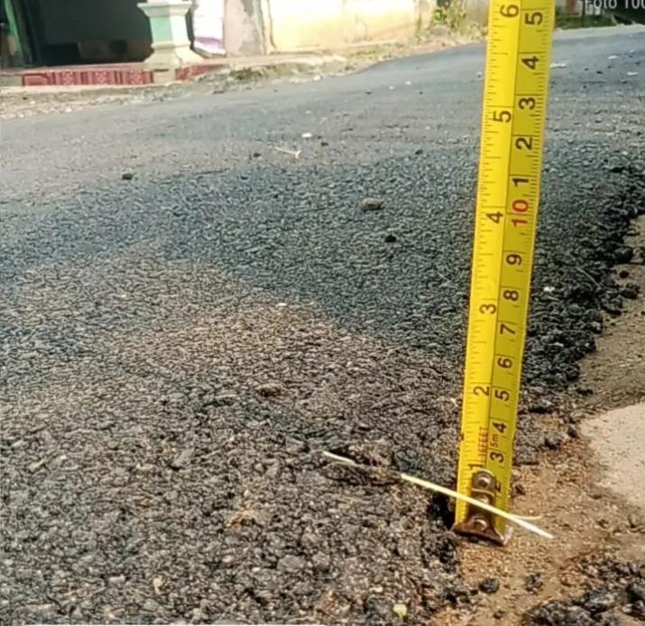 Diduga Ada Pembiaran Pengawas Kecamatan Kemiri, Proyek Hotmix di Desa Patra Manggala Disorot Warga