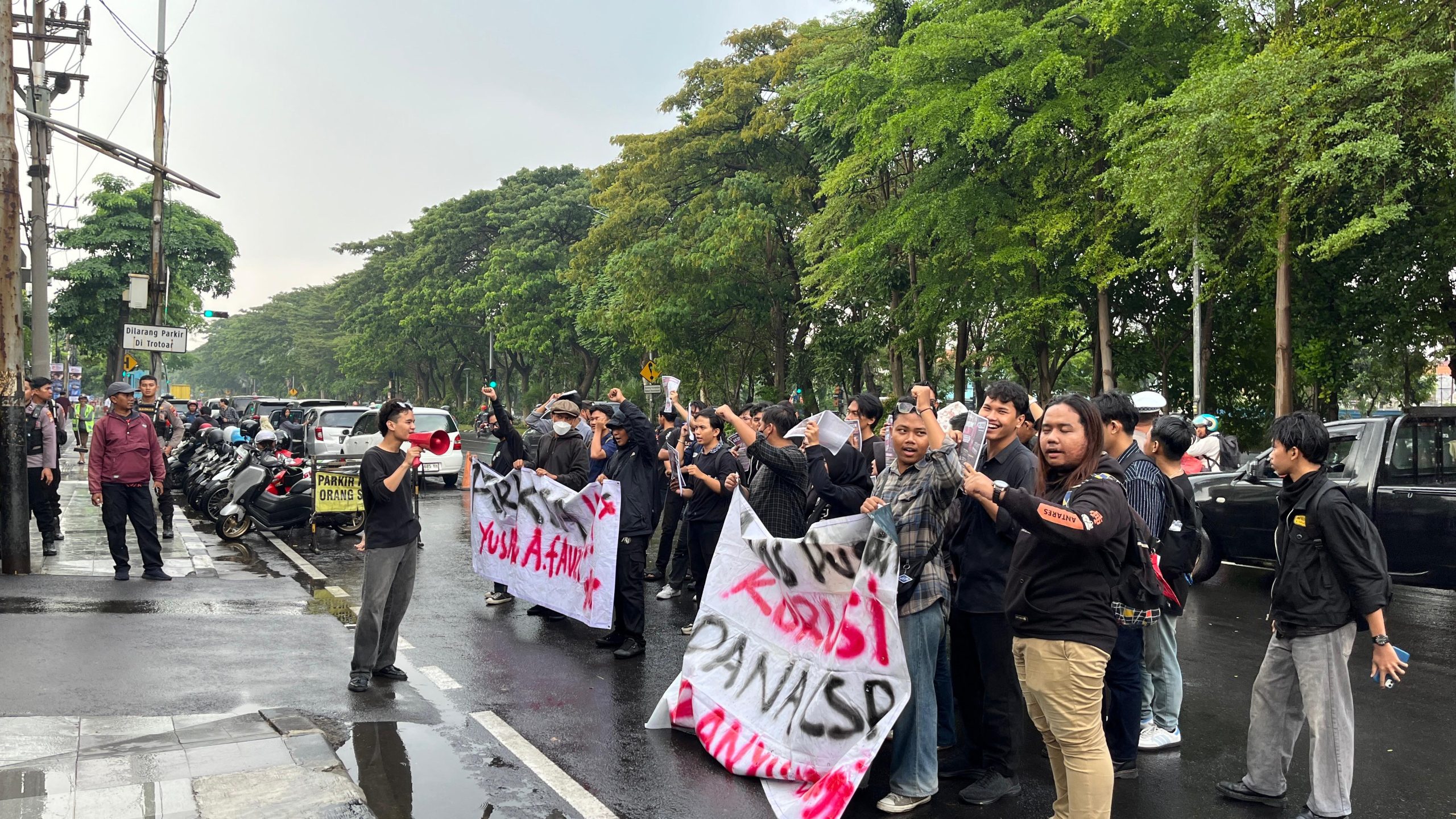 Soroti Dugaan Penyalahgunaan Dana CSR di Banyuwangi, Mahasiswa GMN Jatim Gelar Aksi di Kejati Jatim