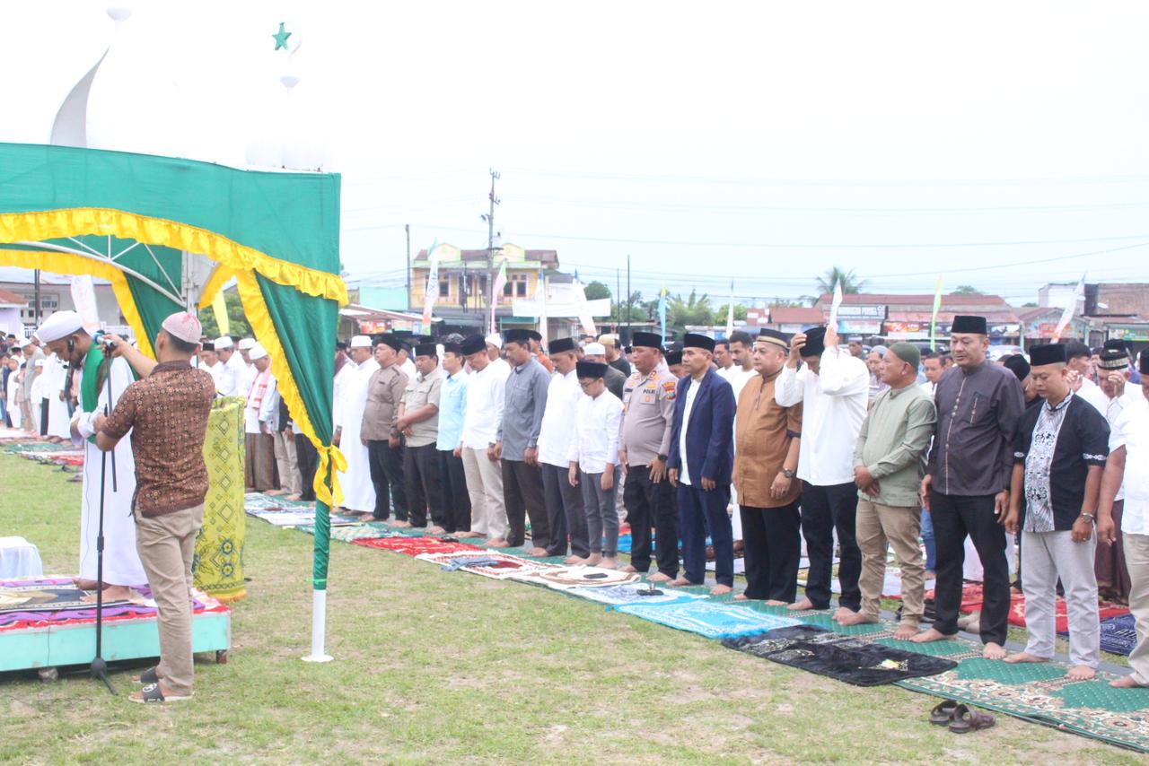 Kapolres Simalungun Salat Iduladha Bersama Forkopimda, Perkuat Sinergi dan Kebersamaan dengan Masyarakat