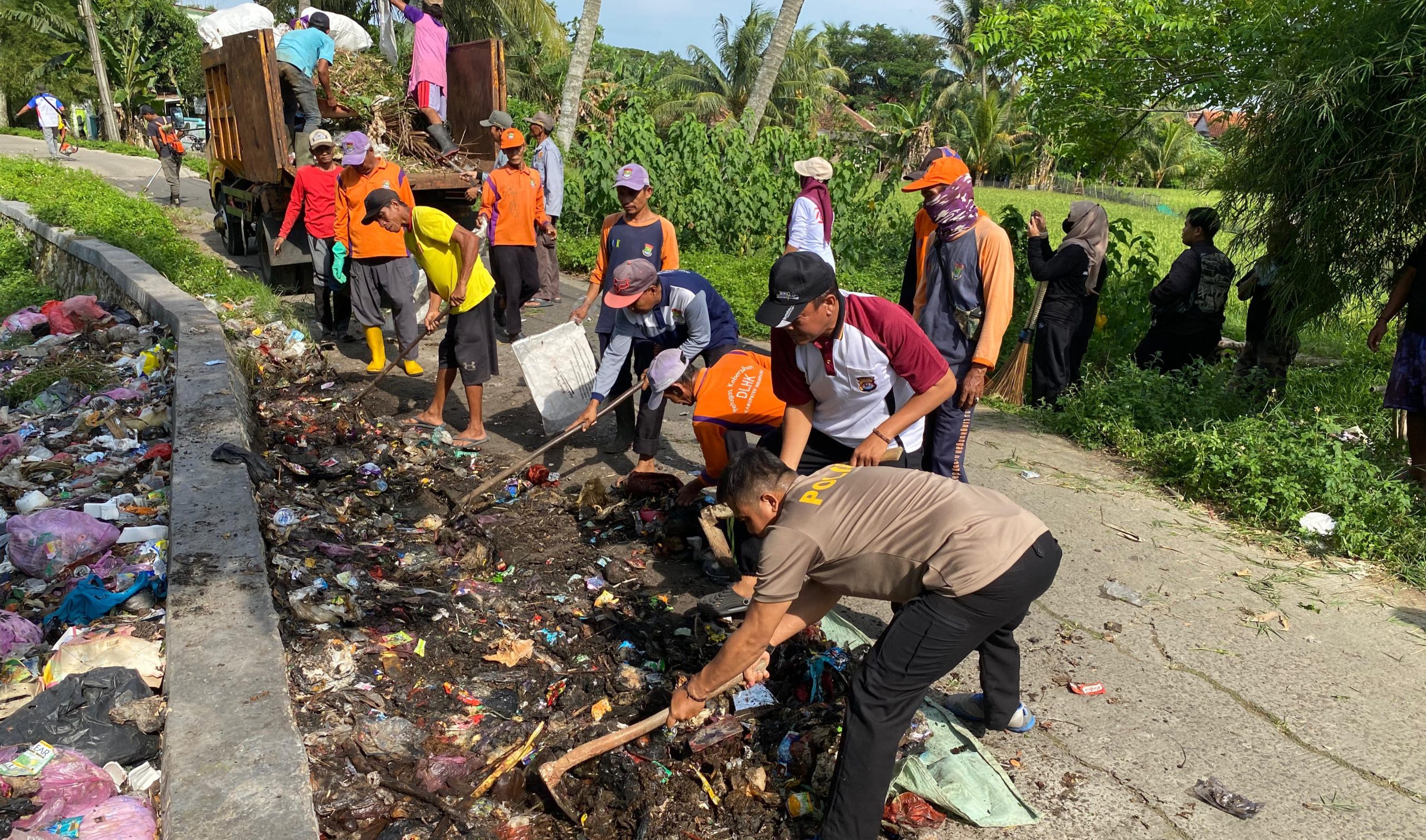 Gerakan Asri Polsek Mauk, Wujud Sinergi Ciptakan Lingkungan Bersih dan Nyaman