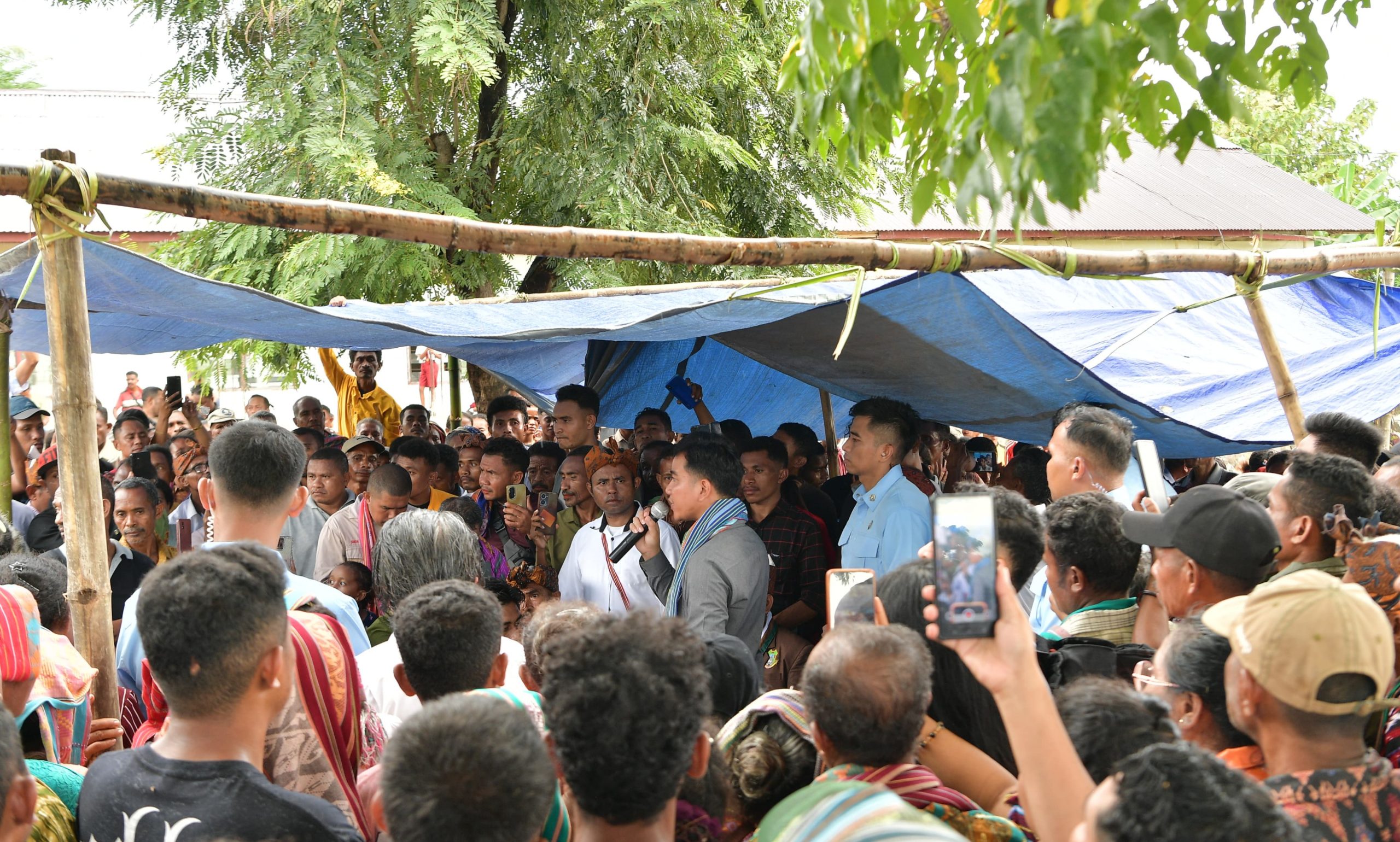 Tinjau SD Negeri dan MTS Papela, Wapres Pastikan Program Prioritas Presiden Jangkau Wilayah 3T