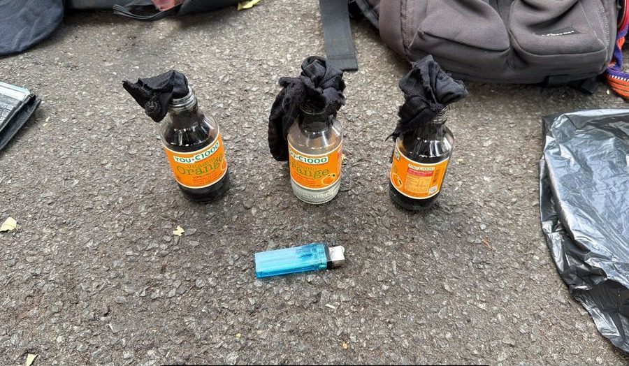 Polisi Dapati Botol Bersumbu Pada Aksi Demontrasi Didepan Gedung DPR MPR RI, 1 Orang Berhasil Diamankan