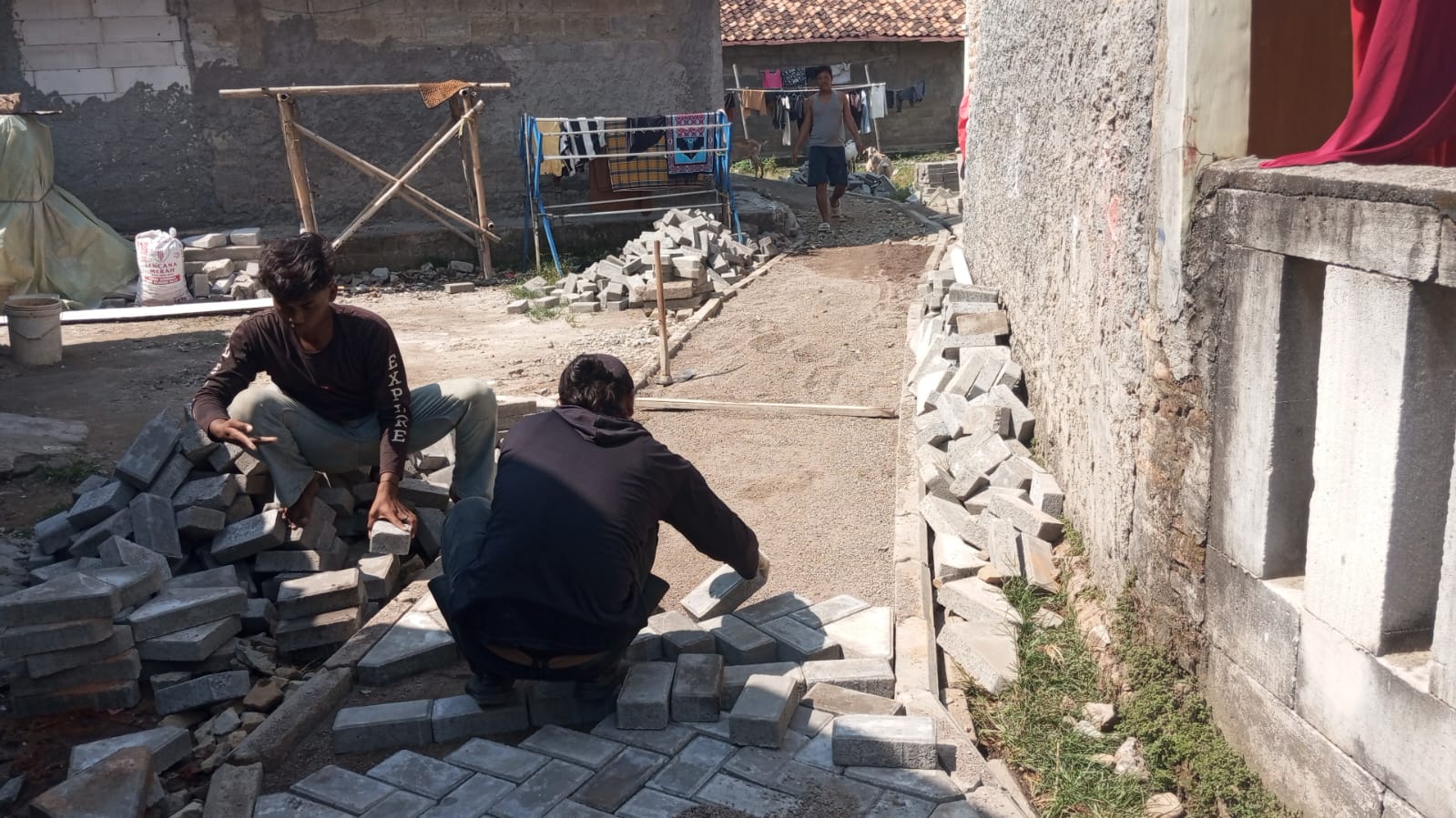Proyek Paving Block Rp99 Juta di Sepatan Timur Disorot, Diduga Abaikan K3 dan Standar Konstruksi