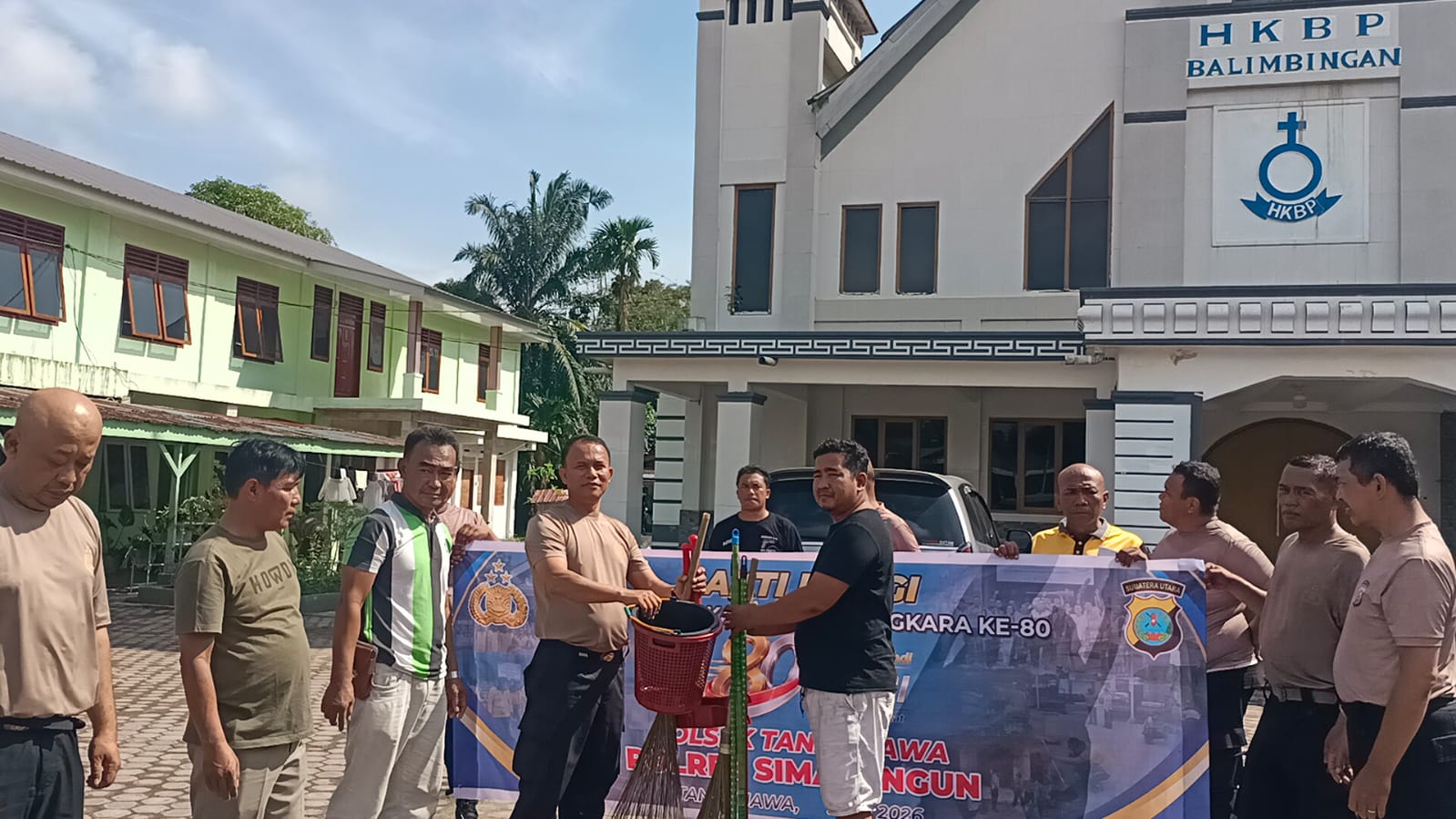 HUT Bhayangkara ke-80, Polsek Tanah Jawa Gelar Bakti Religi di Masjid dan Gereja, Perkuat Toleransi Antar Umat Beragama