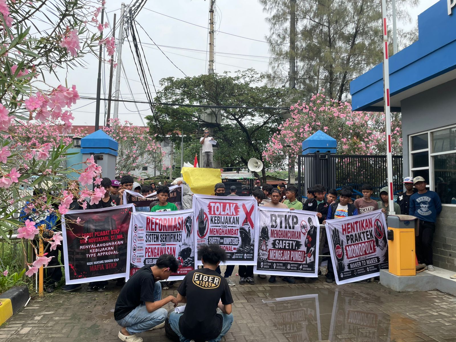 Gelar Aksi di Kantor BTKP, APKRM: Dirjenhubla Segera Batalkan KP DJPL 327/2025