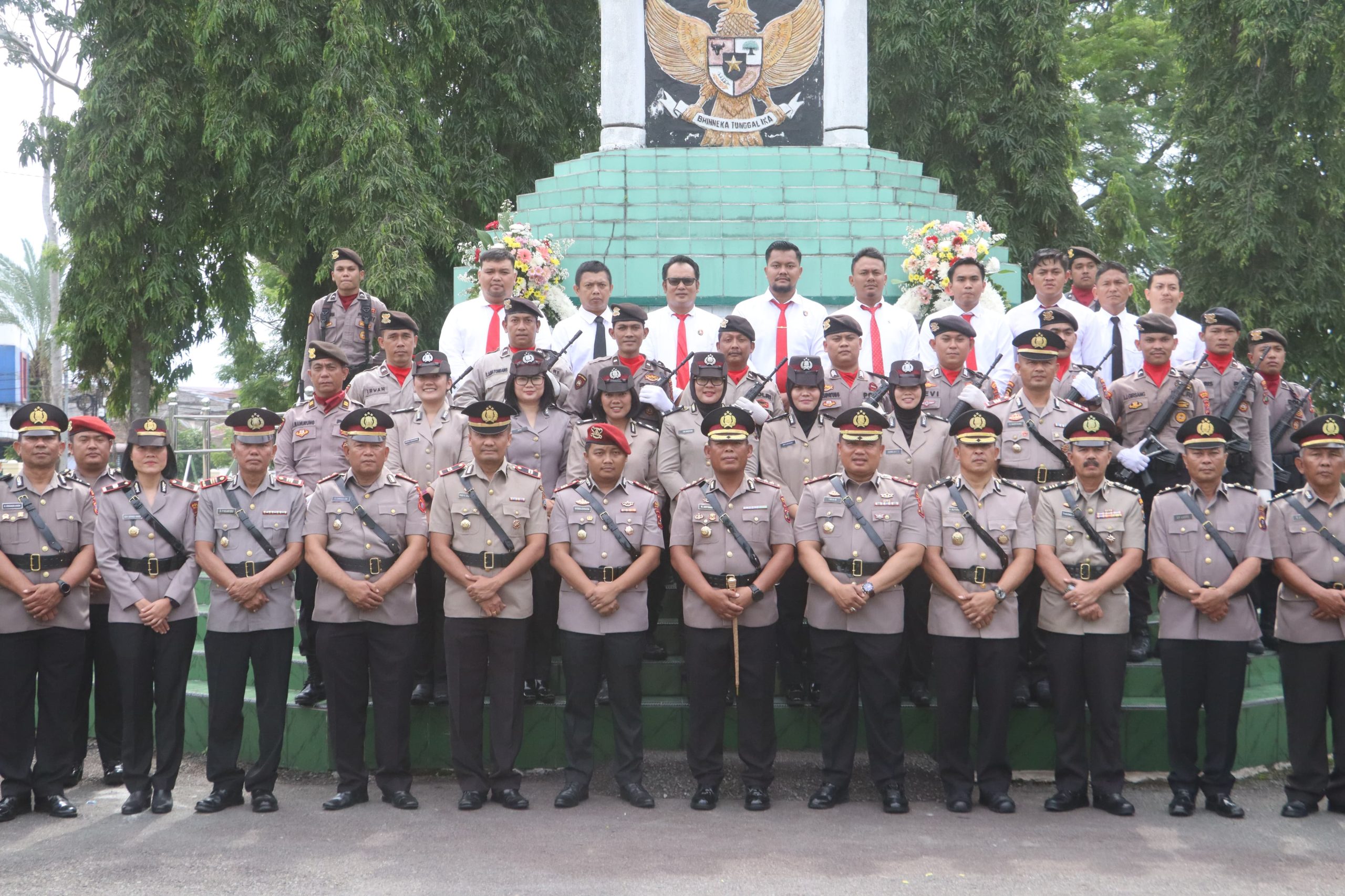 Marganda Aritonang Sebut "Jadilah Pahlawan Bagi Bangsa dan Negara" Ziarah Sambut HUT Bhayangkara ke-80