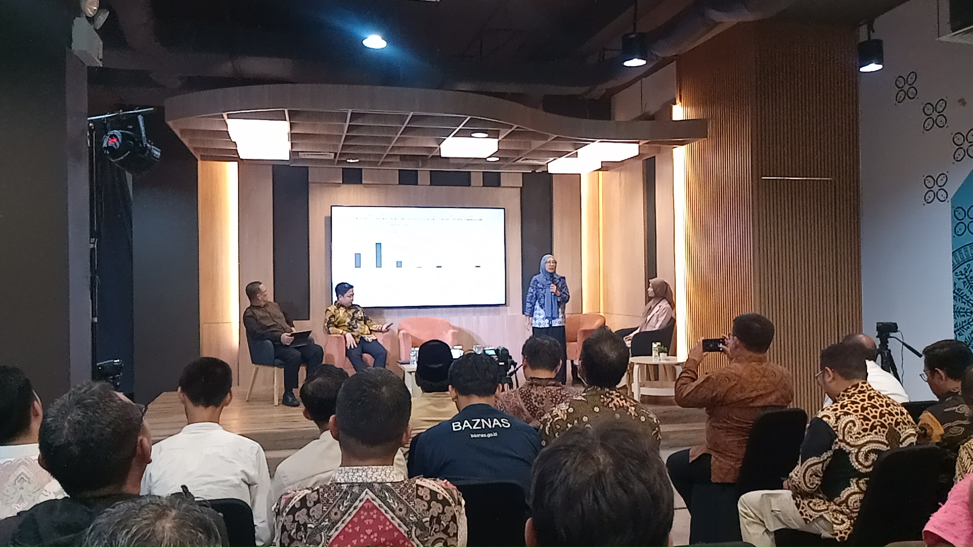 Potret dan Perilaku Ziswaf (Zakat, Infak, Sedekah, dan Wakaf) Muslim Indonesia