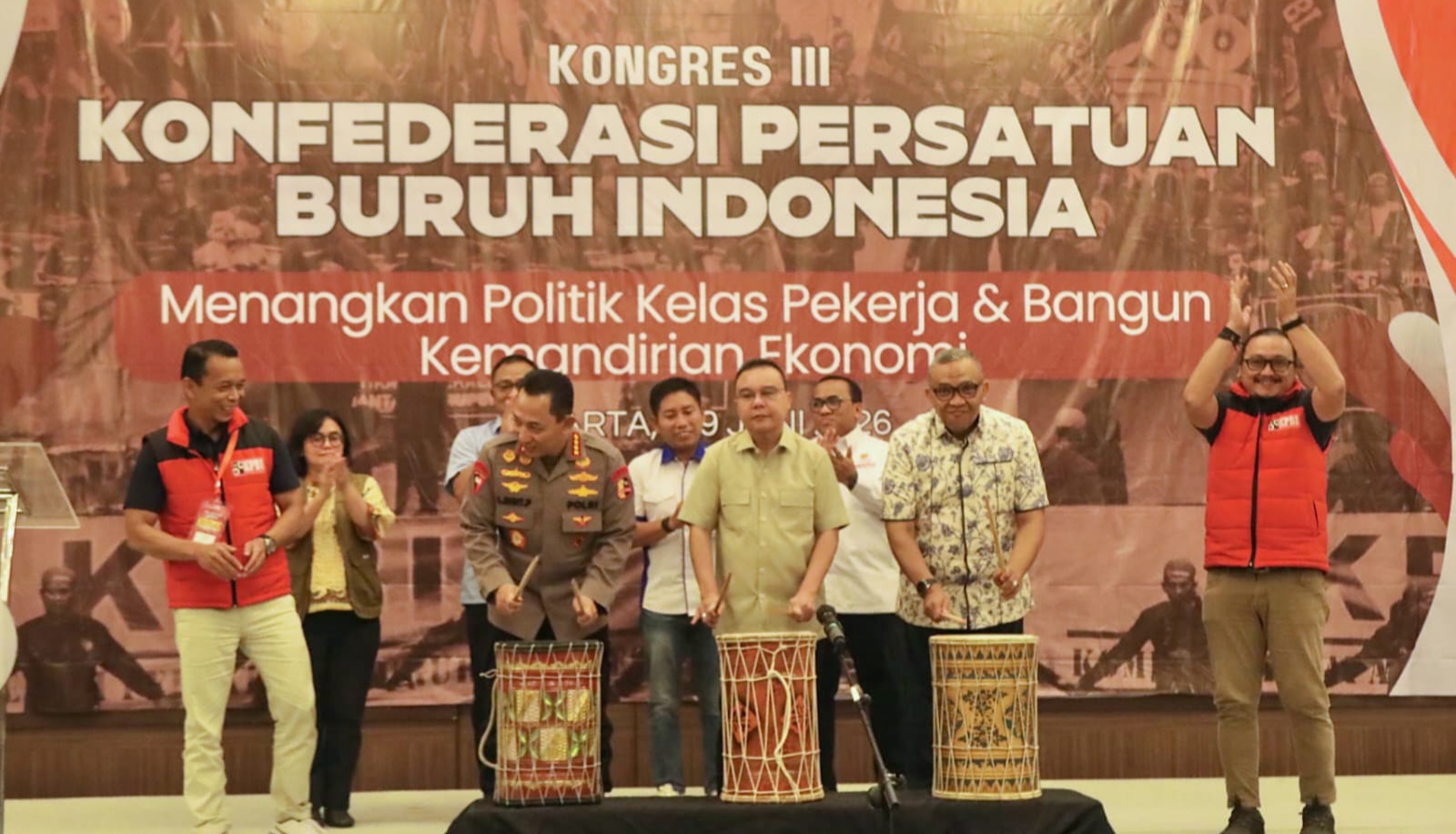 Wamenaker Afriansyah Noor Ajak Serikat Buruh Berkolaborasi Revisi UU Ketenagakerjaan dan Regulasi K3