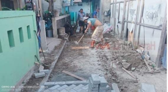 Minim Pengawasan dan Tabrak Aturan K3, Proyek Paving Blok Desa Lebak Wangi Terancam Hasilkan Mutu Rendah