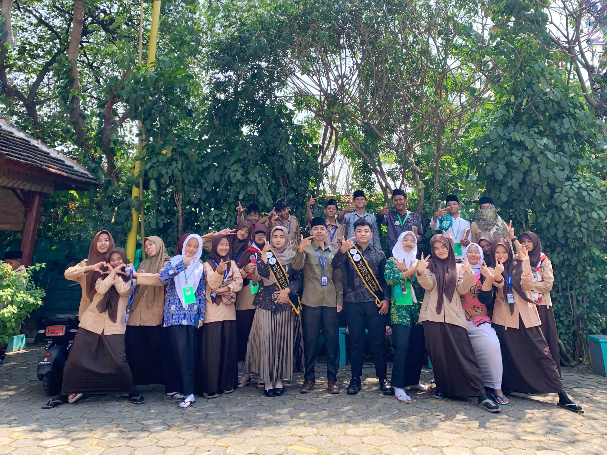 Perangi Masalah Sampah Jakarta: Duta Potensi Pemuda Indonesia DKI Jakarta Gelar Digital Eco-Literacy Workshop di SMK IT Assalamah