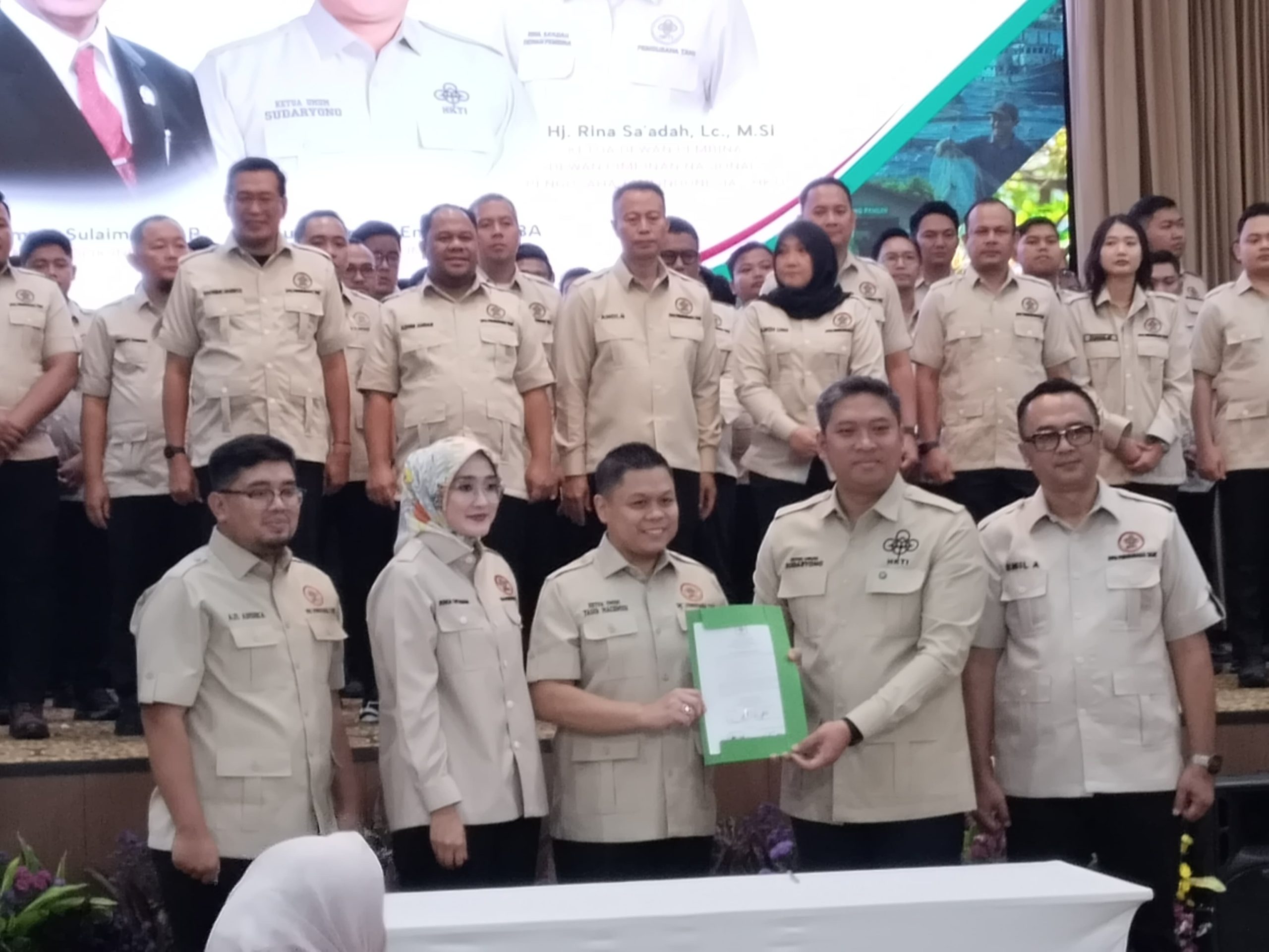 Pelantikan Pengusaha Tani Indonesia HKTI, Wamentan Sudaryono Ajak Pengusaha Tani Perkuat Swasembada Pangan