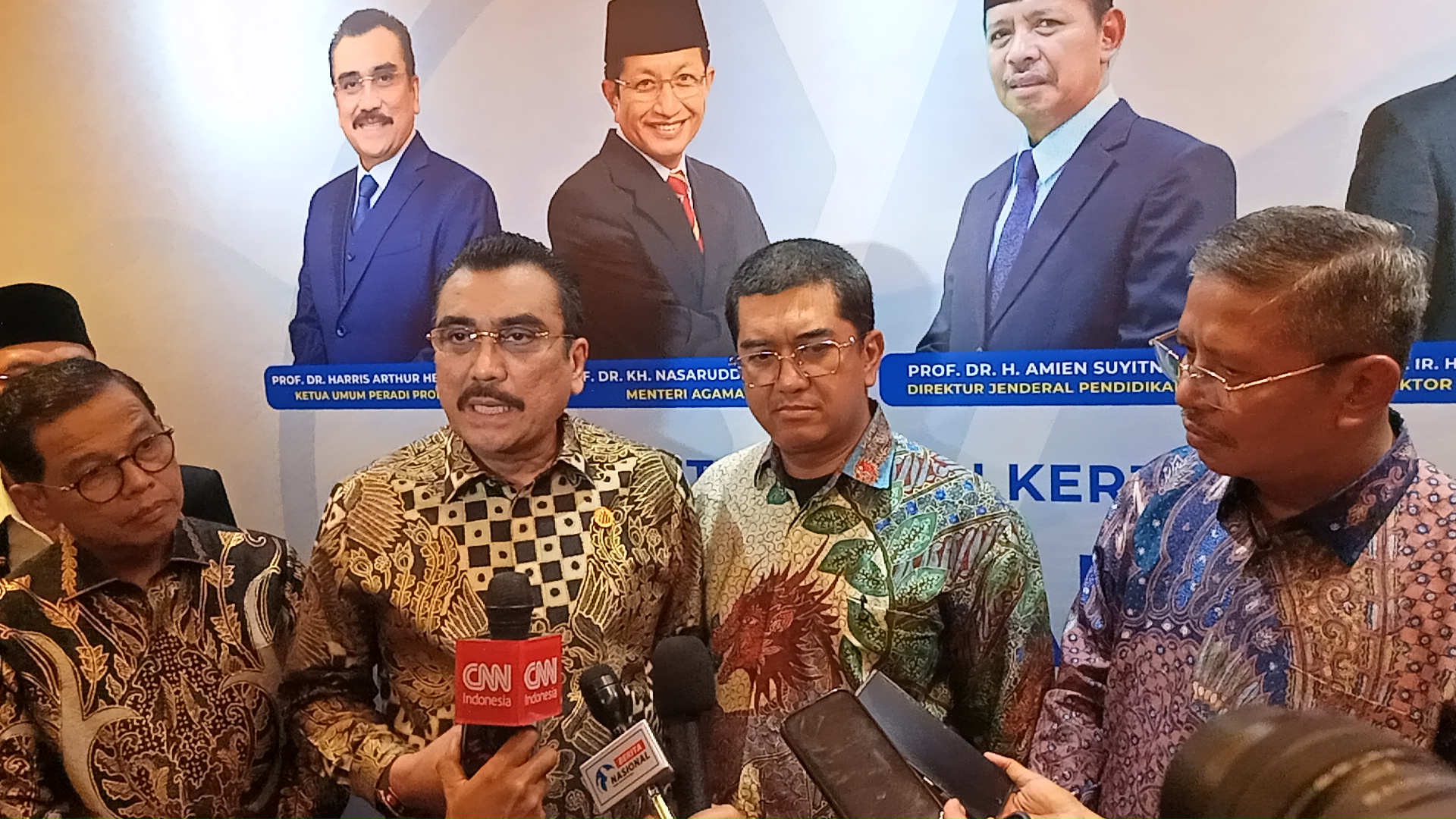 Penandatanganan Kerjasama Peradi Profesional Perkuat Pendidikan Hukum Berbasis Akhlak Lewat Kerja Sama dengan Kemenag dan UI