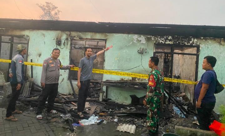 Polsek Pasar Kemis Gerak Cepat Tangani Kebakaran Kontrakan, Api Berhasil Dicegah Meluas