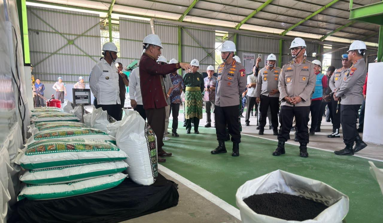Polri Salurkan 80 Ton Pupuk Batu Bara ke Petani Riau, Kapolri: Wujud Polri Hadir untuk Masyarakat