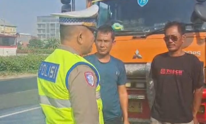 Induk PJR Bitung Korlantas Polri Edukasi Pengendara Tol Jakarta–Tangerang agar Tak Berhenti di Bahu Jalan