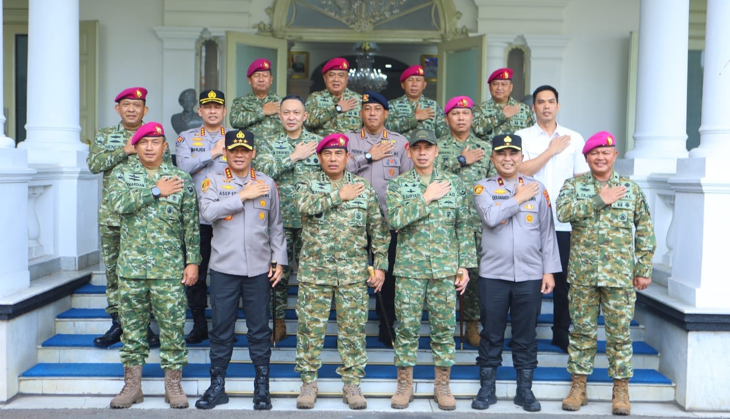 Kapolda Metro Jaya dan Pangdam Jaya Kunjungi Pangkormar, Perkuat Sinergi TNI-Polri