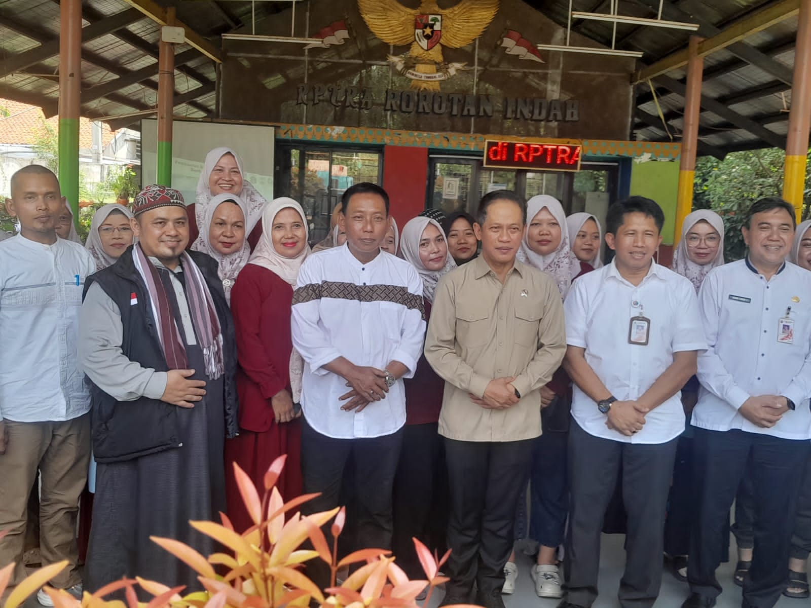 Wamenko Pangan Tinjau Gerakan Pilah Sampah di Rorotan, Apresiasi Peran Ibu-Ibu
