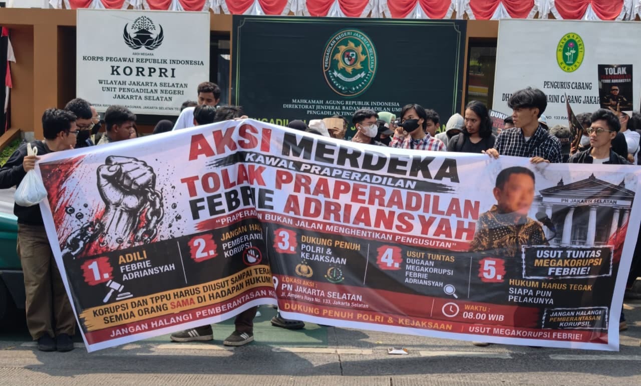 Aksi Massa Minta Praperadilan Febrie Adriansyah Ditolak