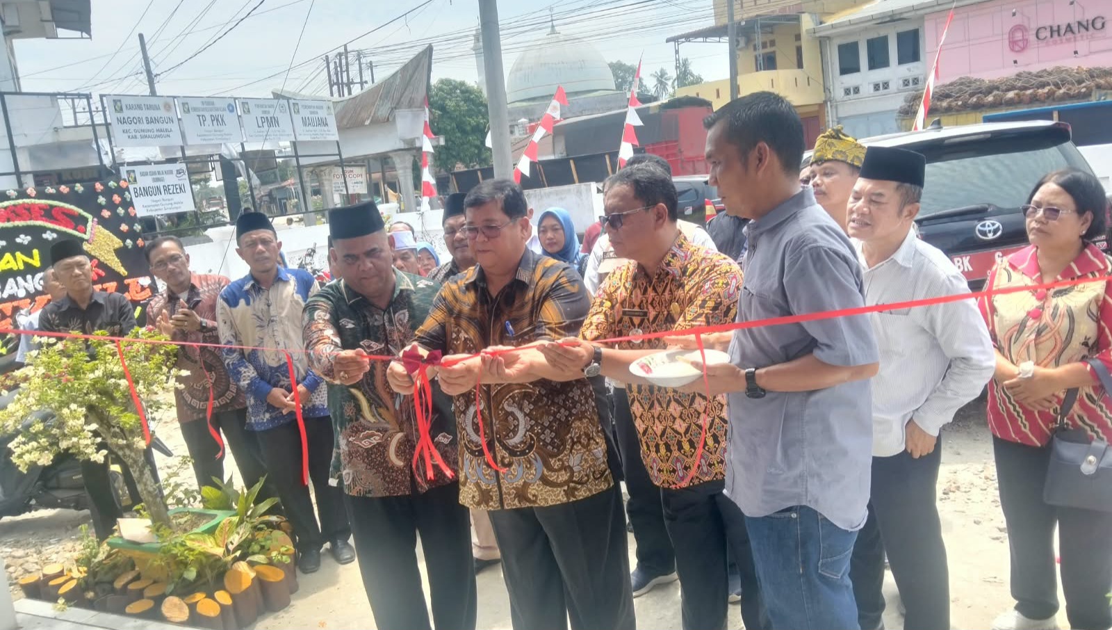 Sekda Mixnon Andreas Simamora Resmikan Kantor Pangulu Bangun