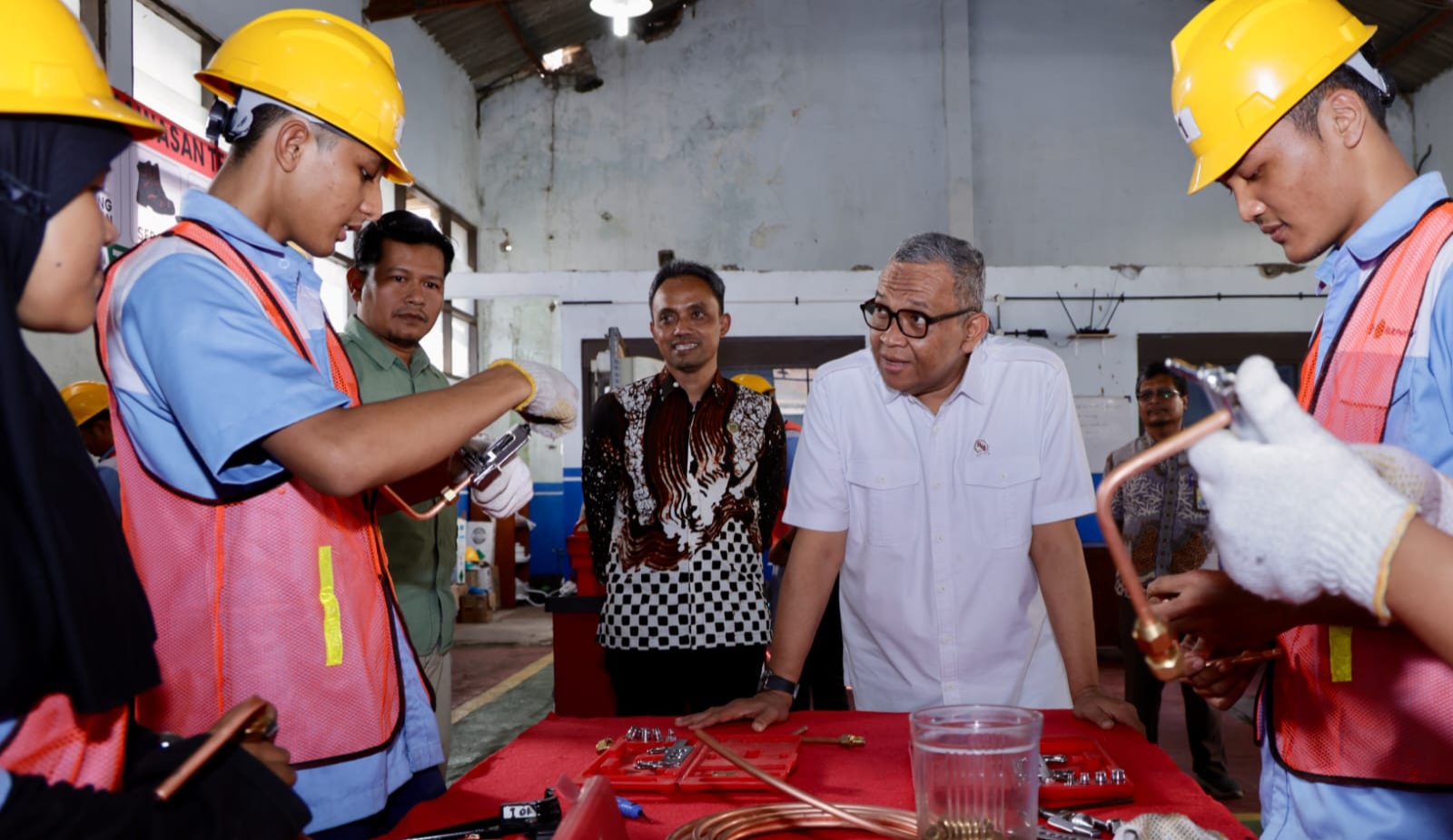 Wamenaker Tekankan Penguatan Kompetensi dan Kemampuan Bahasa untuk Perluas Peluang Kerja