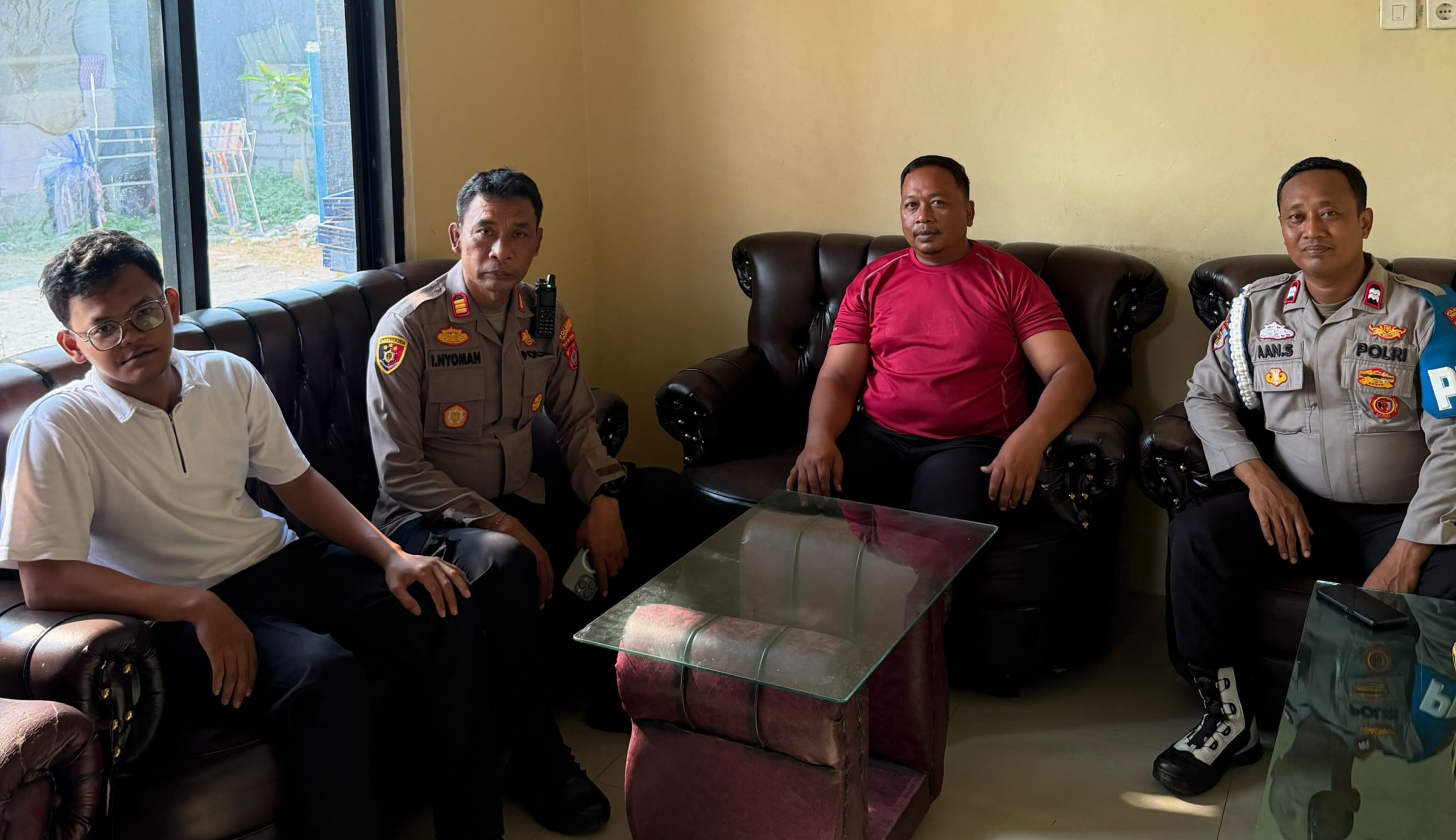 Pererat Sinergi dan Jaga Kamtibmas, Personel Polsek Mauk Sambangi Kantor Desa Lontar