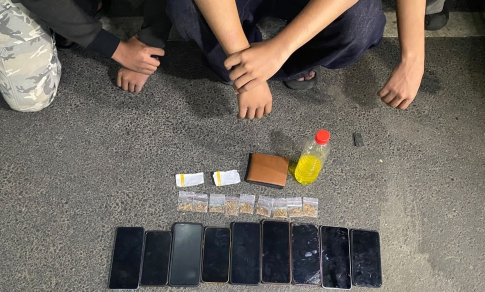 Patroli Brimob Metro Jaya Amankan 9 Orang dan 9 Klip Tembakau Sintetis di Cibubur
