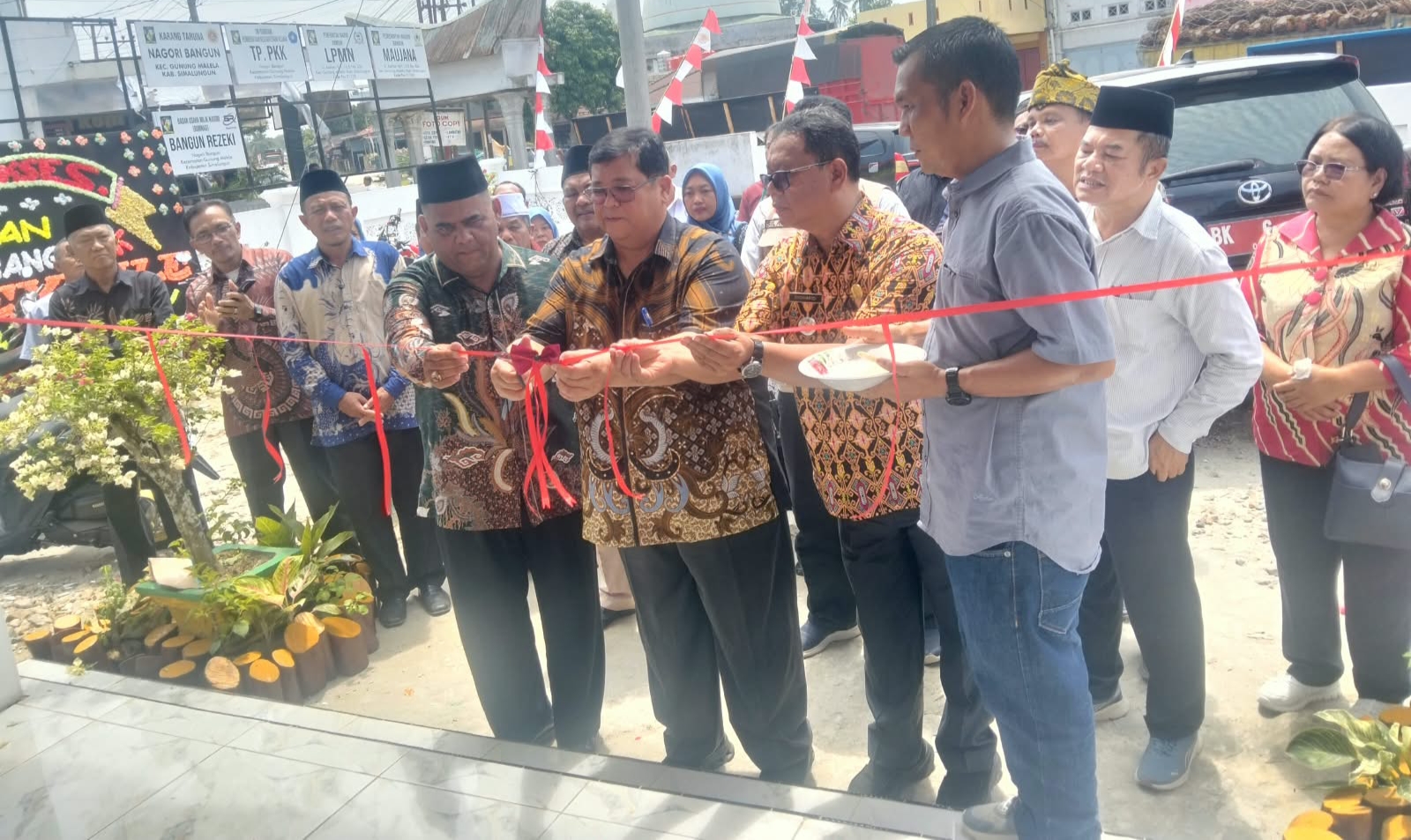 Sekda Mixnon Andreas Simamora Resmikan Kantor Pangulu Bangun