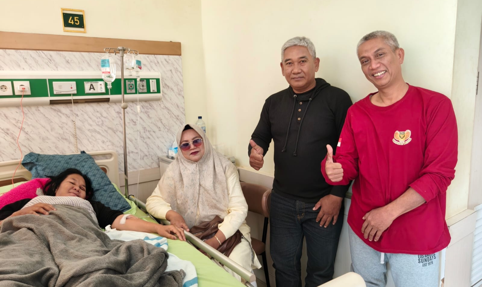 Ketua Hijrah Titan Squad Bogor HTSB  Bersama Anggota Besuk Sahabat Komunitas Lain Di RSUD Leuwiliang