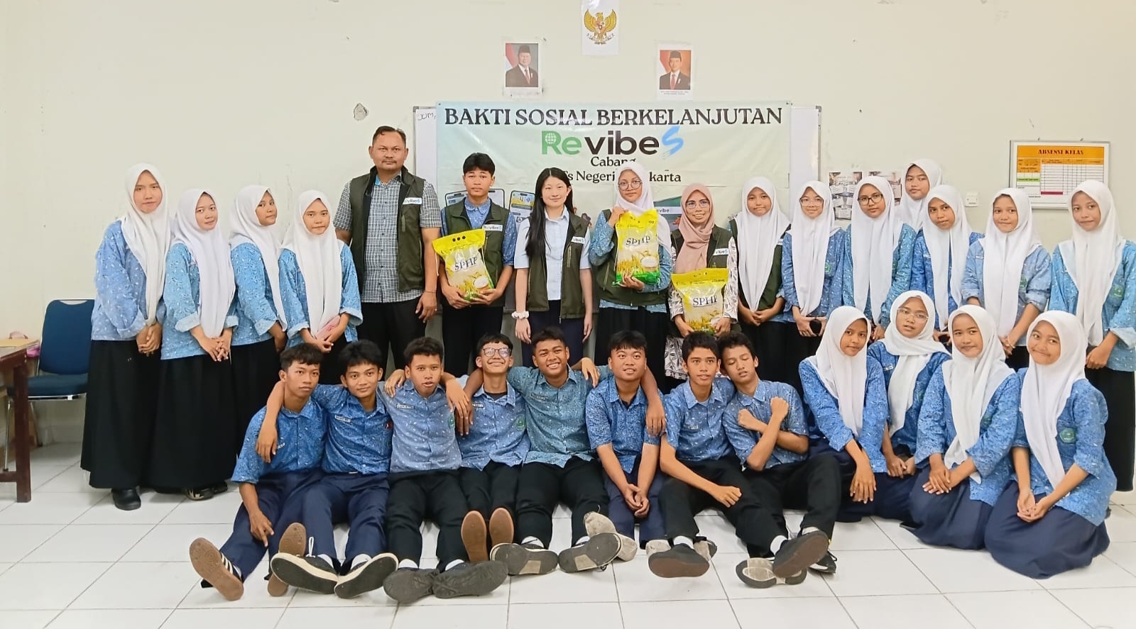 Dari Sekolah ke Industri Daur Ulang: Revibes Kelola Botol Plastik dari Collection