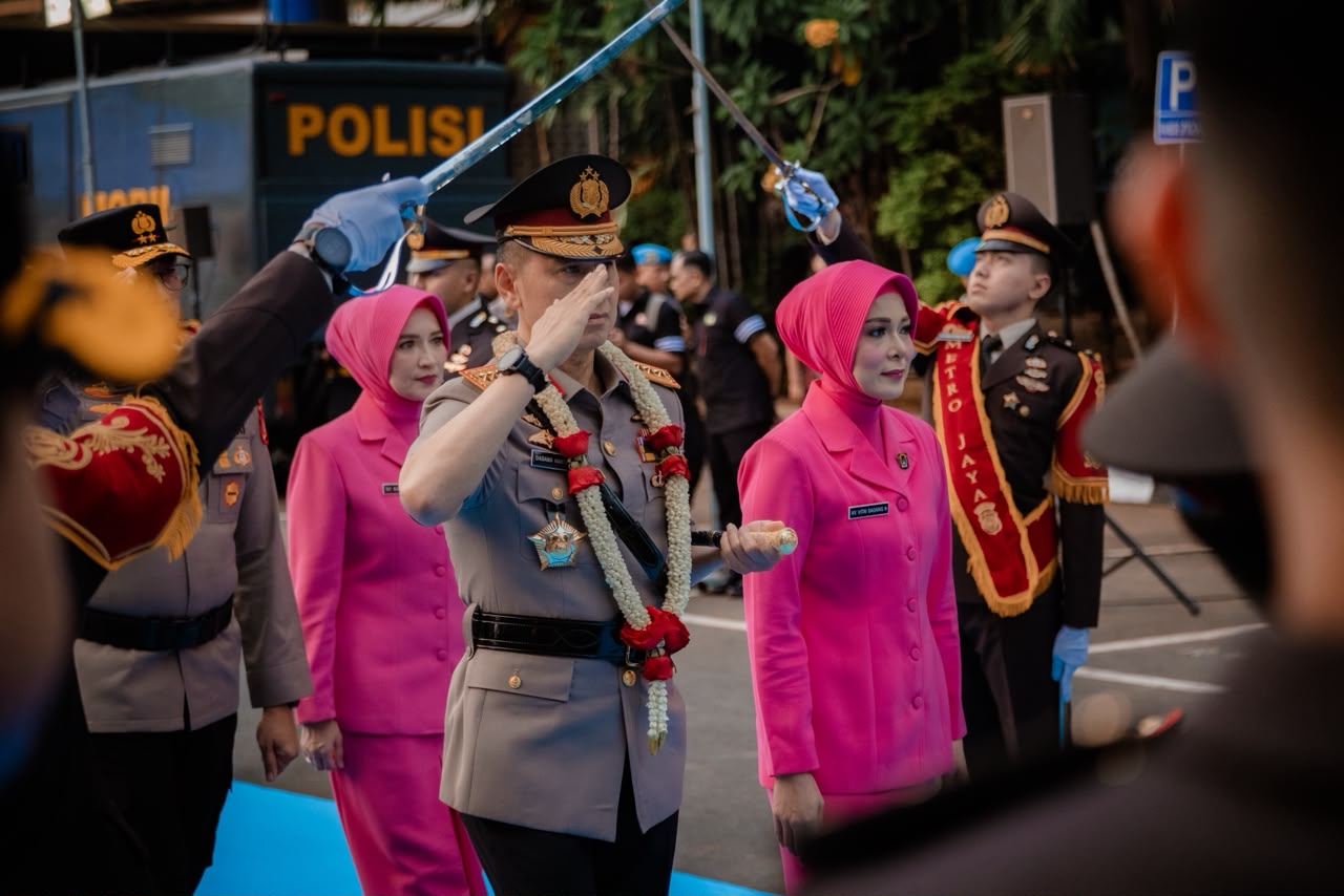 Komjen Pol. Prof. Dr Dadang Hartanto Resmi Menjabat Kapolda Metro Jaya, Berikut Profilnya
