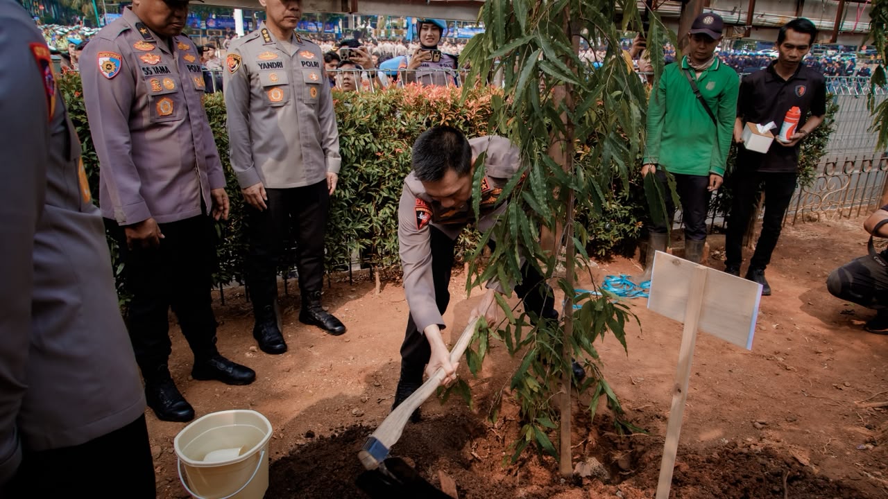 Gaungkan Green Policing, Kapolda Metro Jaya Ajak Personel Peduli Lingkungan