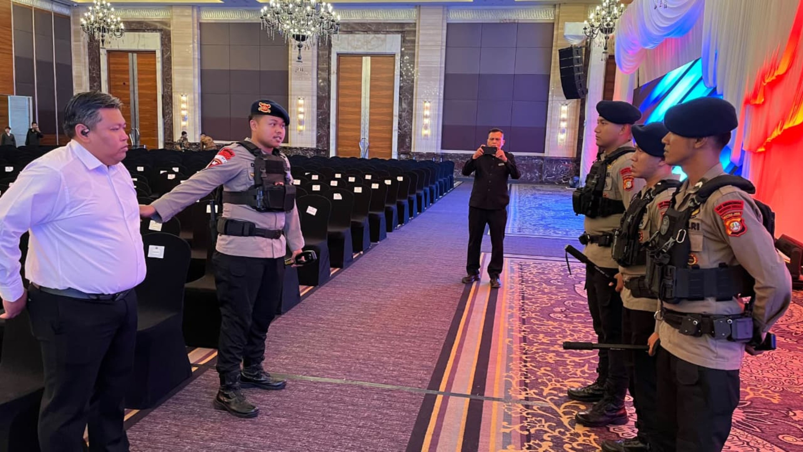 Konferensi Ekonomi Kreatif Siap Digelar, Brimob Sterilisasi Area Hotel Kempinski
