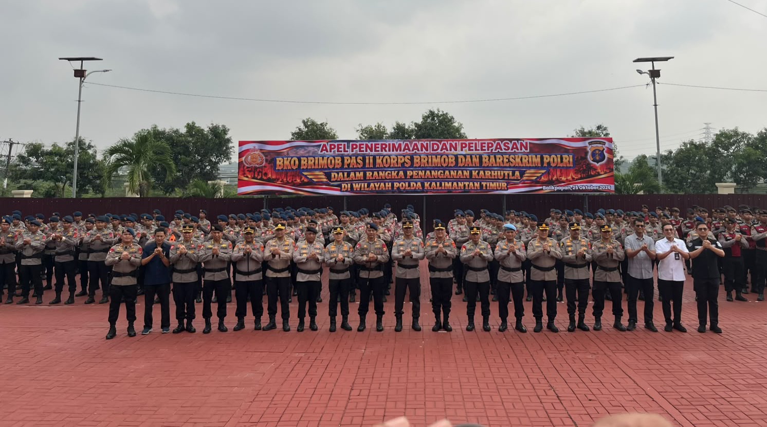 Polri Terjunkan 200 Personel Brimob dan 10 Personel Bareskrim Tangani Karhutla di Kalimantan