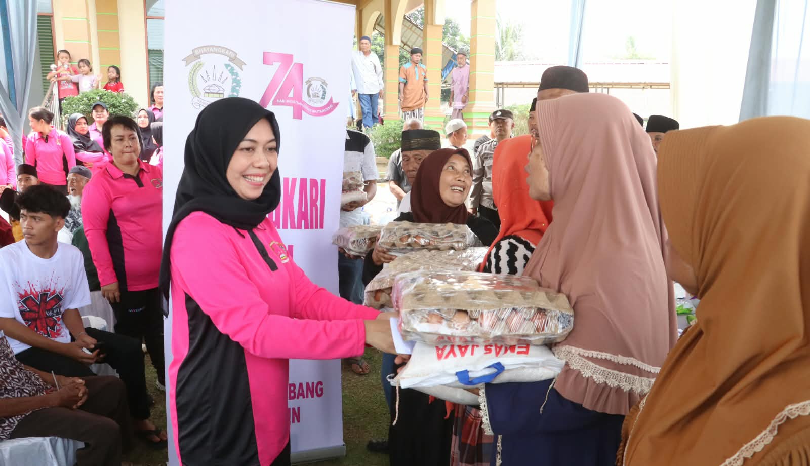 Bhayangkari Simalungun Gelar Baksos Jumat Berkah Berbagi Sembako