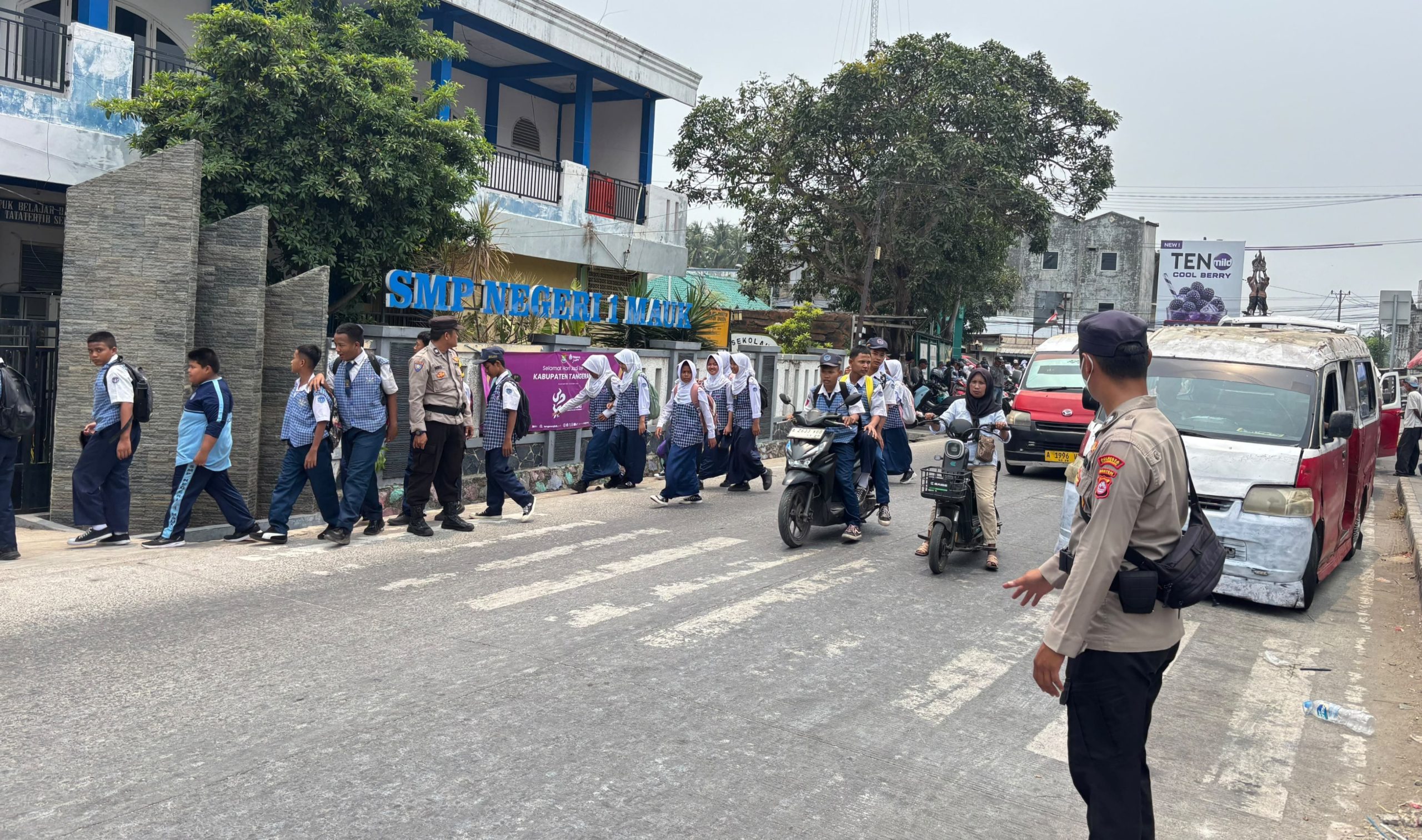 Polsek Mauk Gelar Patroli Mobile KRYD di SMPN 1 Mauk, Antisipasi Gangguan Kamtibmas Saat Bubaran Sekolah