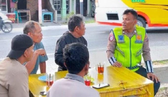 Ngopi Bareng Polantas, Satlantas Polres Simalungun Rangkul Pengemudi Ojek Pangkalan Jadi Pelopor SAHATA LANTAS