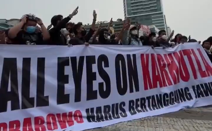 Tembus Penjagaan Aparat, Massa Gelar Aksi “All Eyes on Karhutla” di Bundaran HI