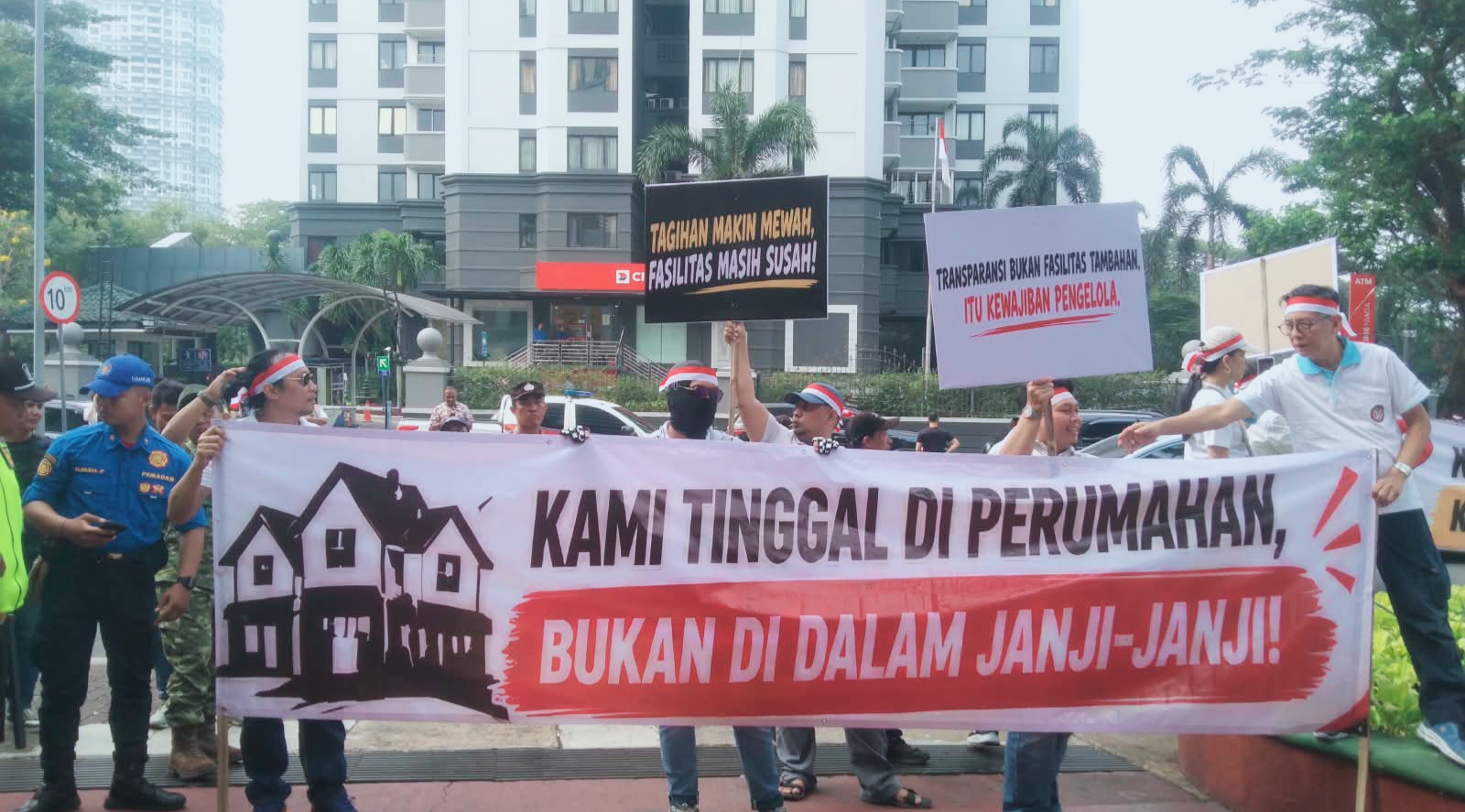 Warga Lippo Village Gelar Aksi Damai, Kami Lelah Menunggu Janji Pengembang